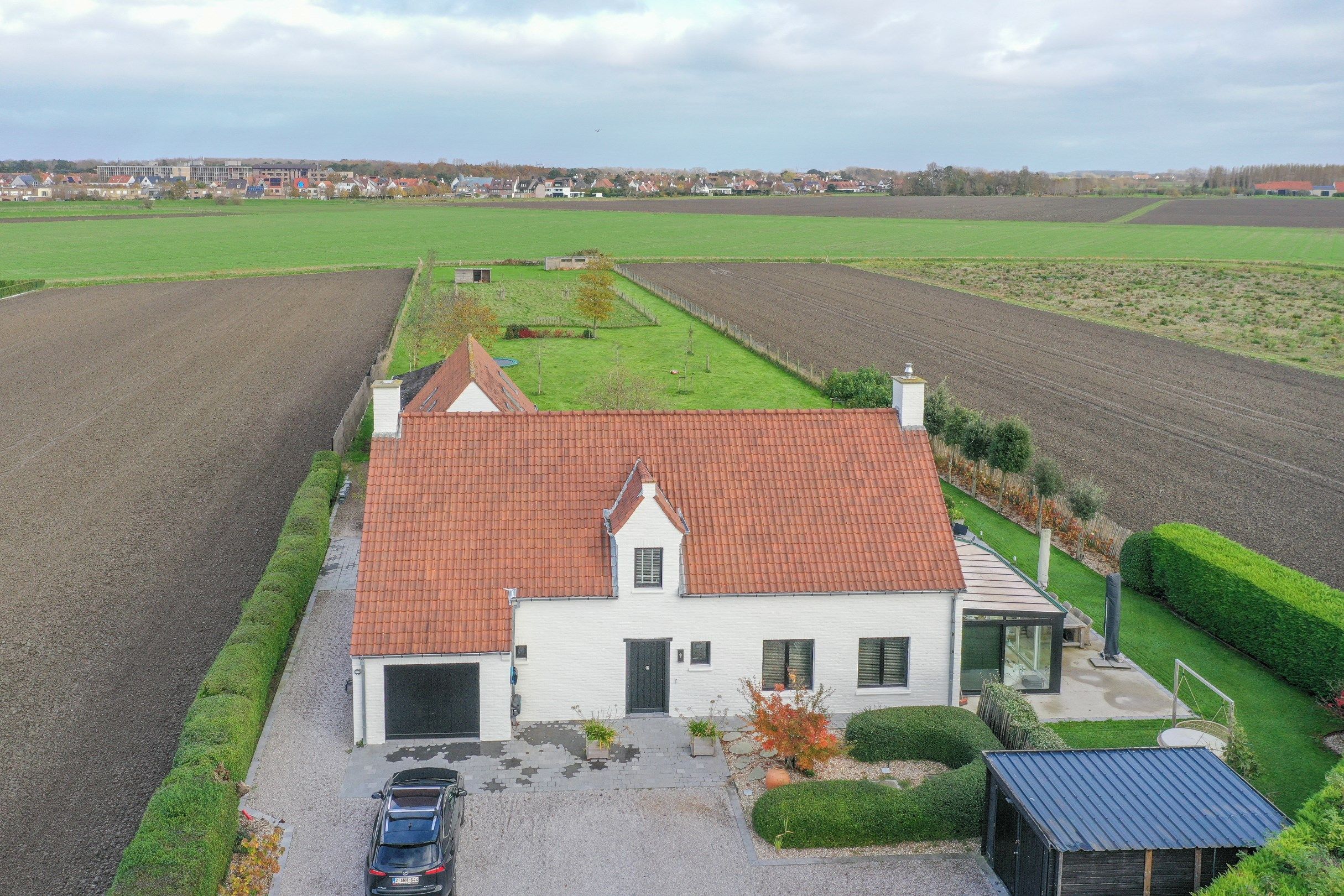 Uitzonderlijke en gerenoveerde eigendom ( 5.510 m² grond ) vlakbij het centrum van Knokke-Heist en toch genietend van een uitzonderlijk open zicht over de Knoks foto 2