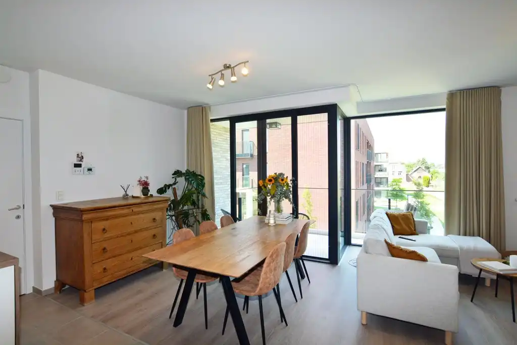 Modern, energiezuinig appartement met 2 slpks, terras, autostaanplaats en kelderberging. foto 7