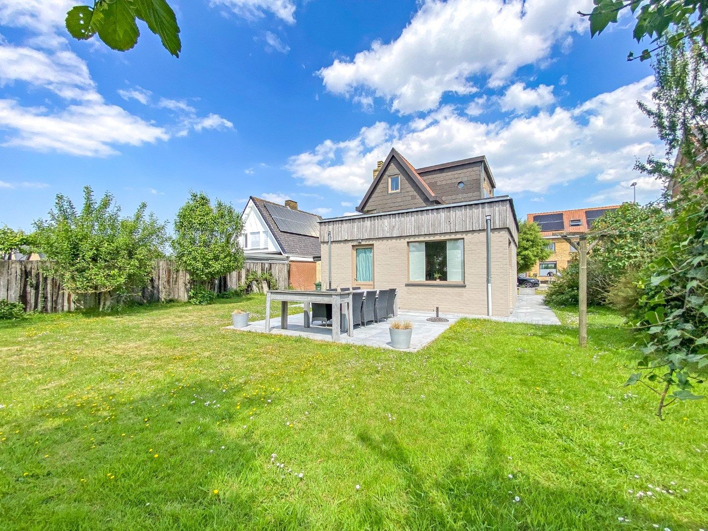 Ruime lichtrijke woning op 555 m² en 3 slaapkamers. foto 3