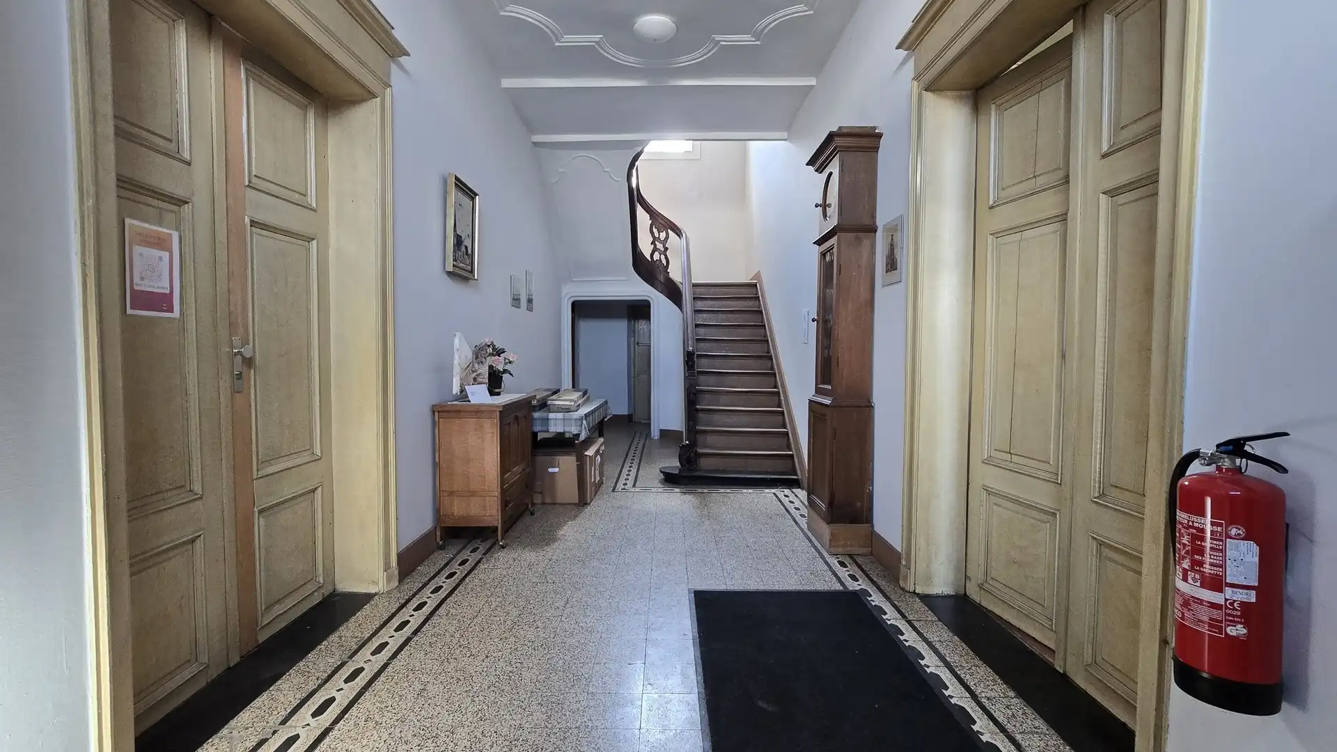 Compleet gerenoveerd appartement met 2 slaapkamers te Meerbeek foto 2