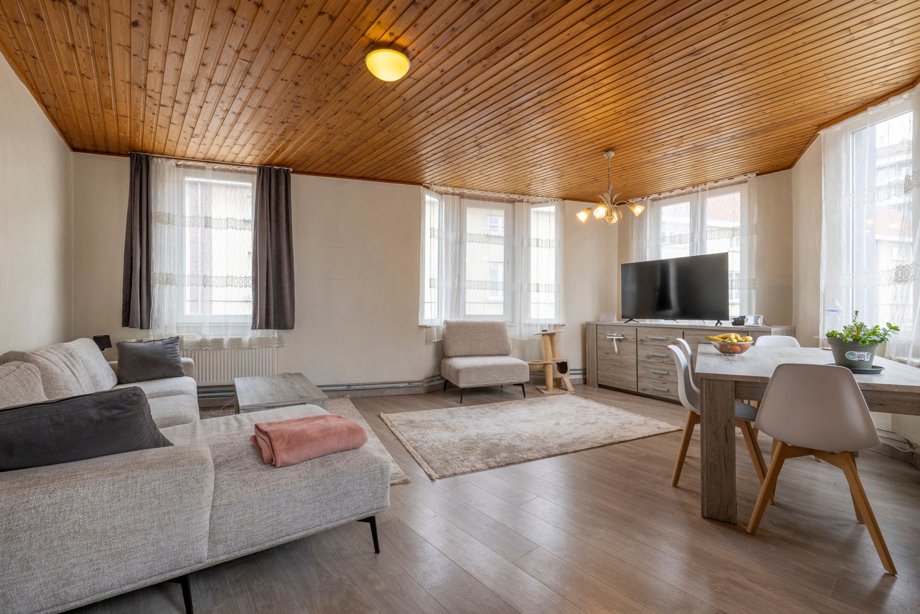 CENTRAAL GELEGEN APPARTEMENT IN KLEINSCHALIG GEBOUW foto 2