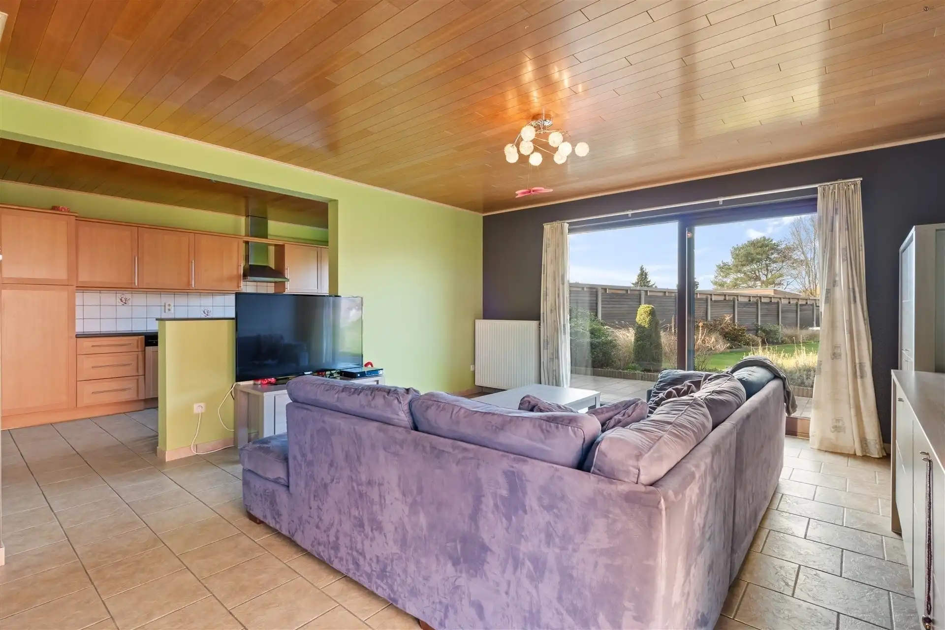 Goed onderhouden HOB met 3 slaapkamers op een ruim perceel foto 3