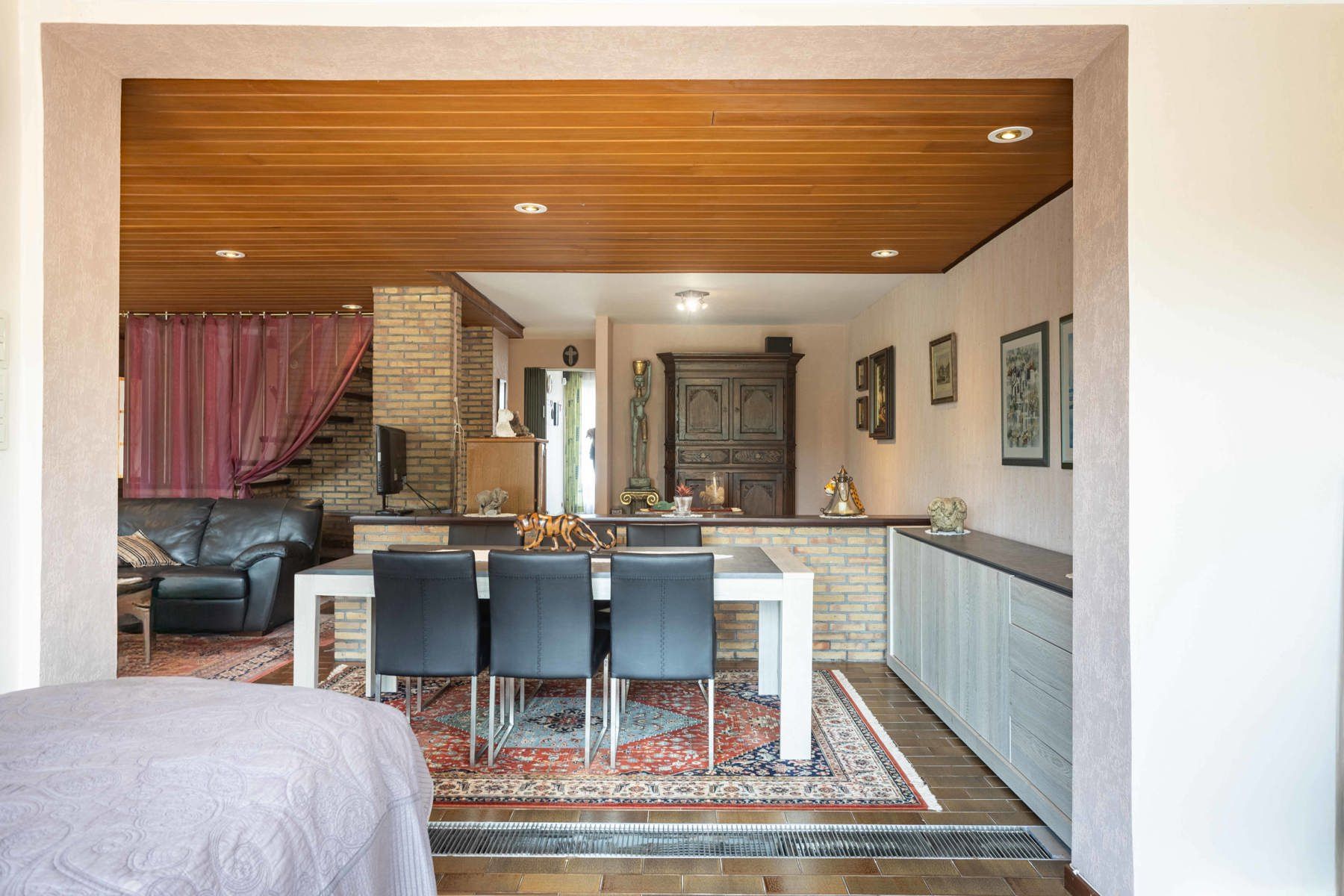 HOB met ruime garage gelegen in een rustige woonwijk foto 7