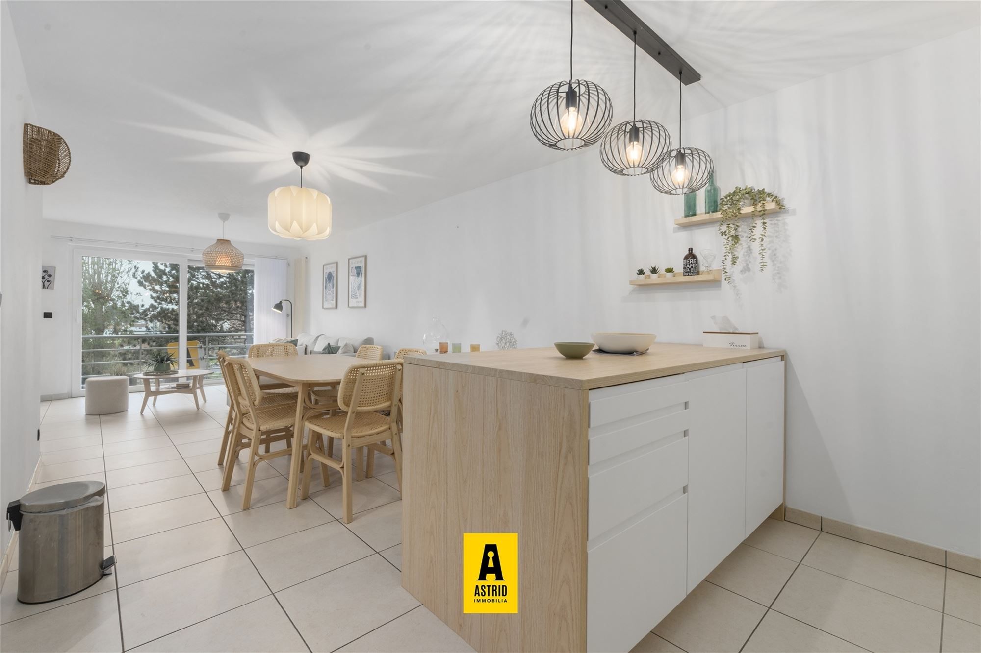 Instapklaar zonnig 2-slaapkamerappartement en garage in Bredene foto 6