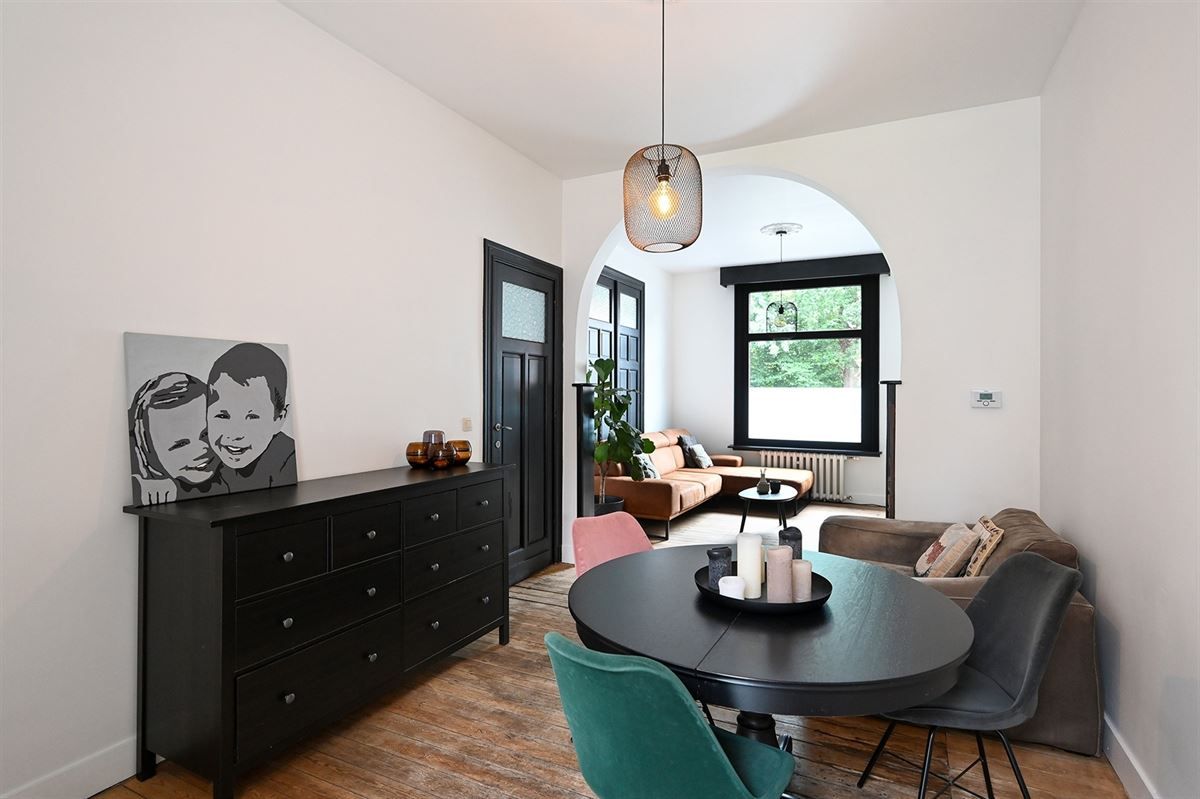 Gerenoveerde woning met leuke authentieke elementen foto 11