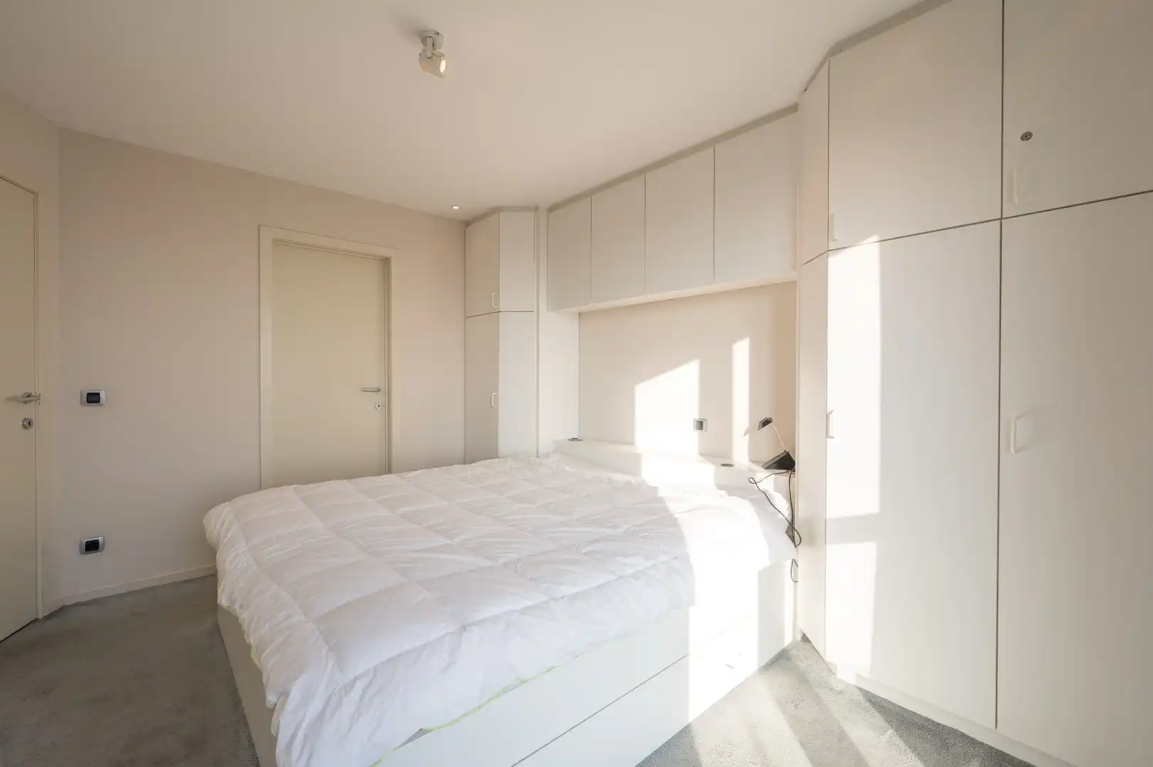 Uitzonderlijke penthouse gelegen op de Zeedijk aan het Van Bunnenplein met panoramische zichten foto 10