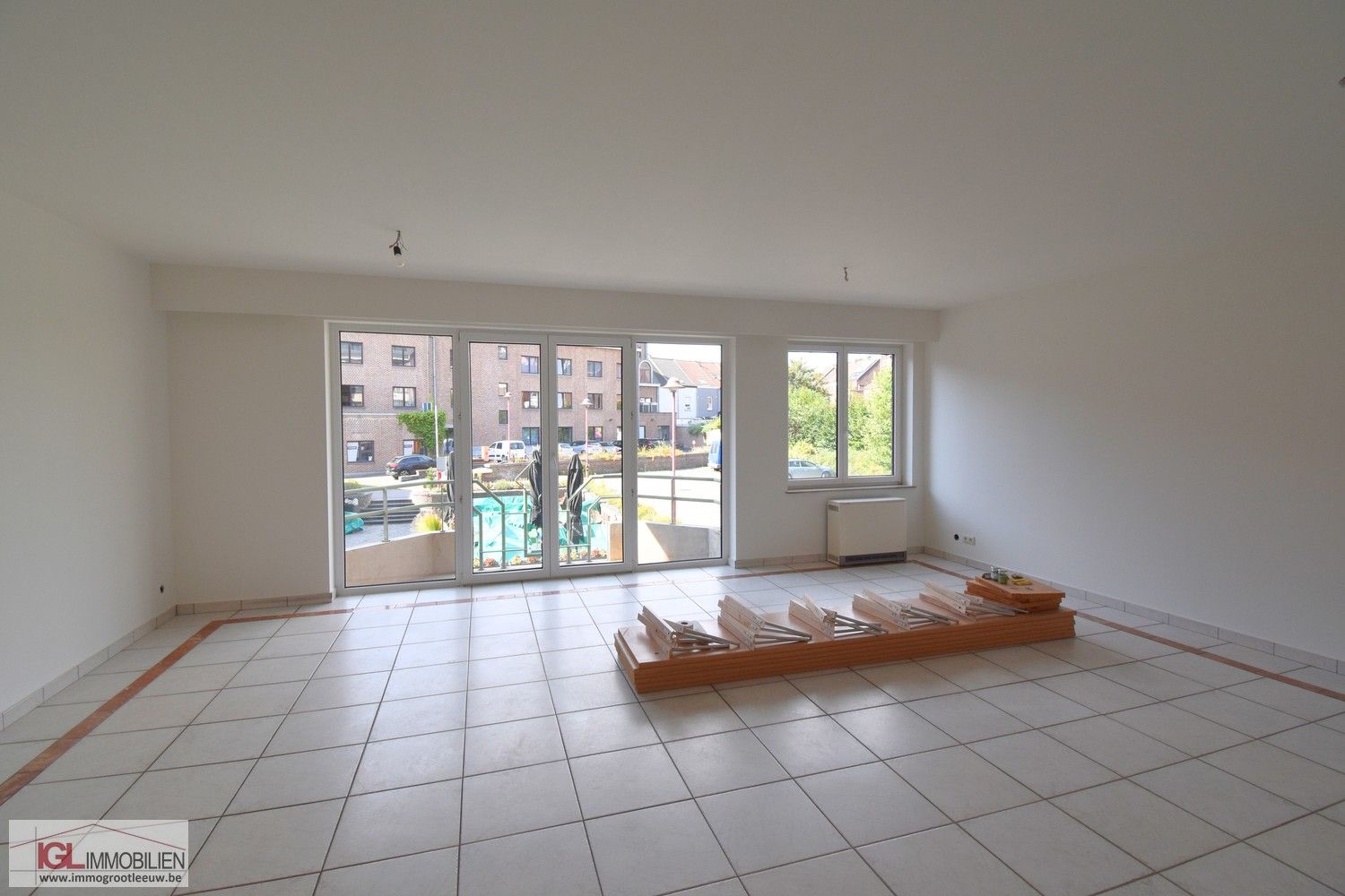 Ruime 3-kamer appartement met 2 badkamers te huur! foto 4