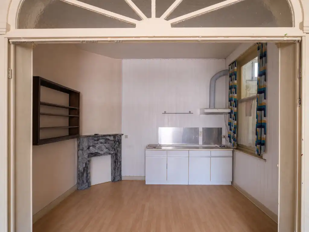 Te renoveren woning met groot potentieel en karaktervolle gevel nabij Station Gent-Sint-Pieters foto 3