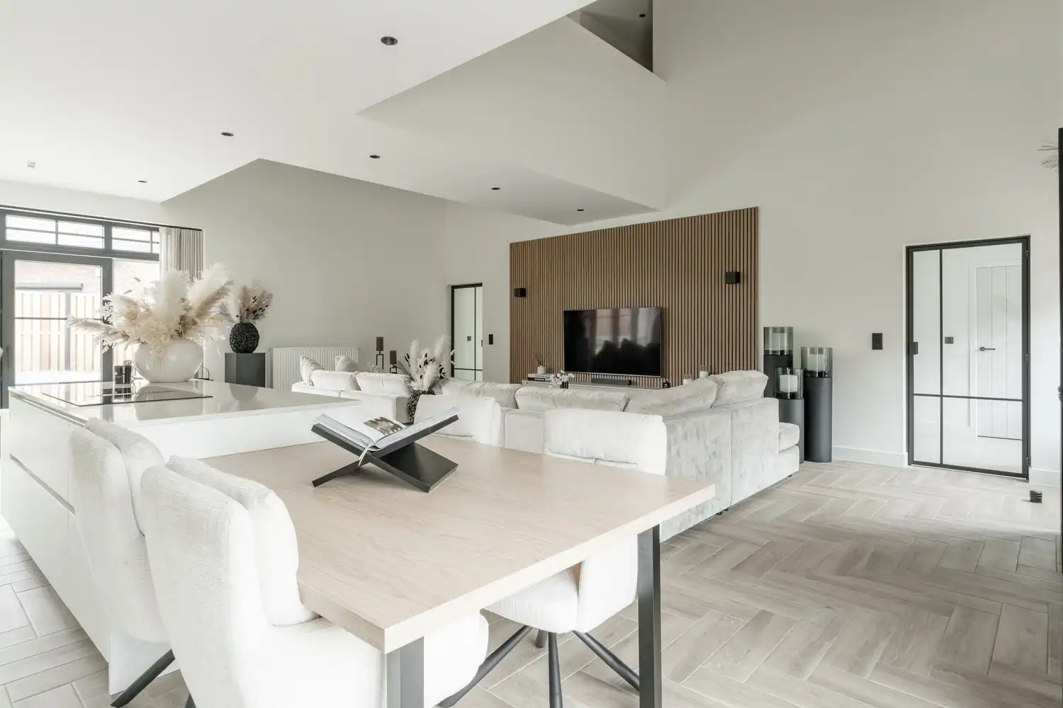 Prachtige villa te koop in Lommel - 4 slaapkamers, 2 badkamers, garage en ruime tuin op 566 m², volledig gerenoveerd in 2025! foto 20