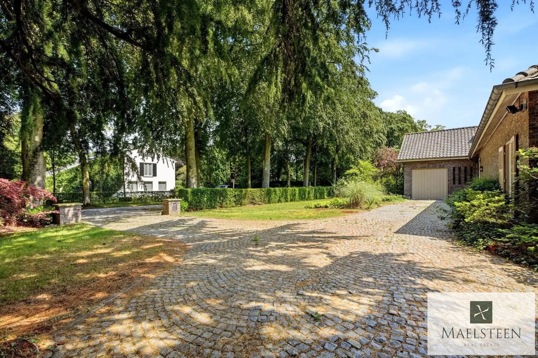 Villa op zeer gegeerde ligging te Sint-Andries (1.710 m²) foto 4
