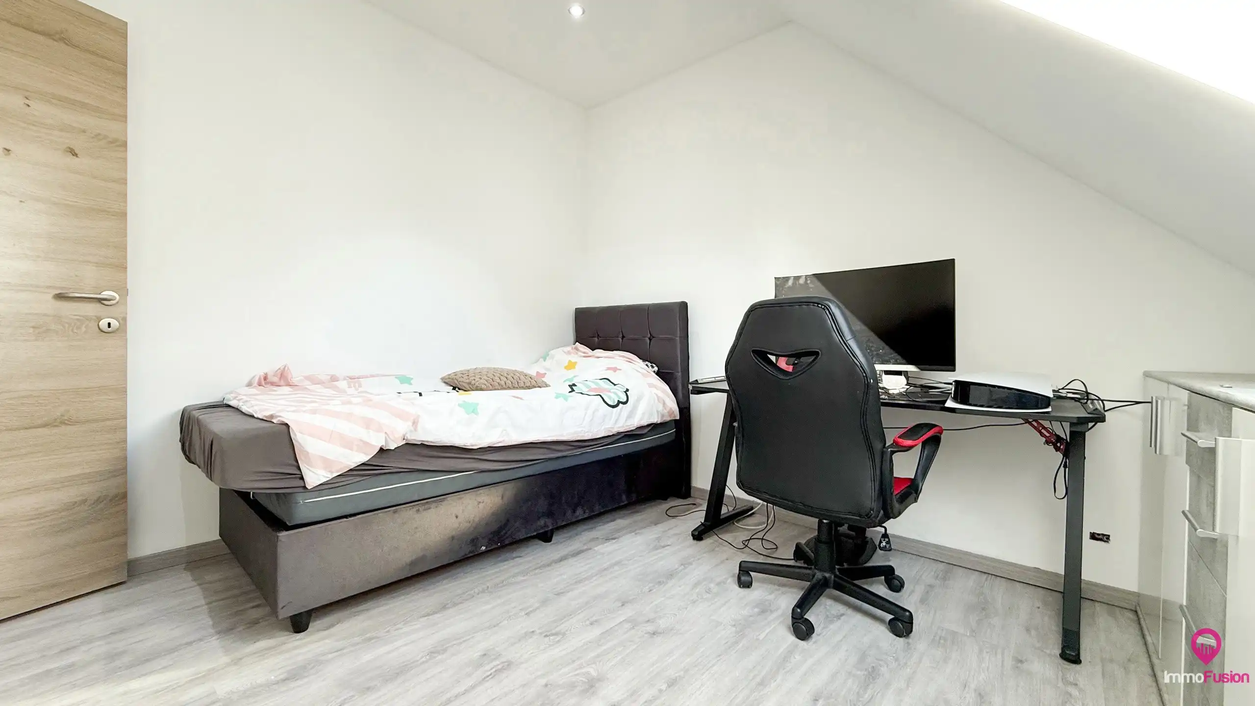 Instapklare woning met 5 slpks op riant perceel te Paal! foto 32