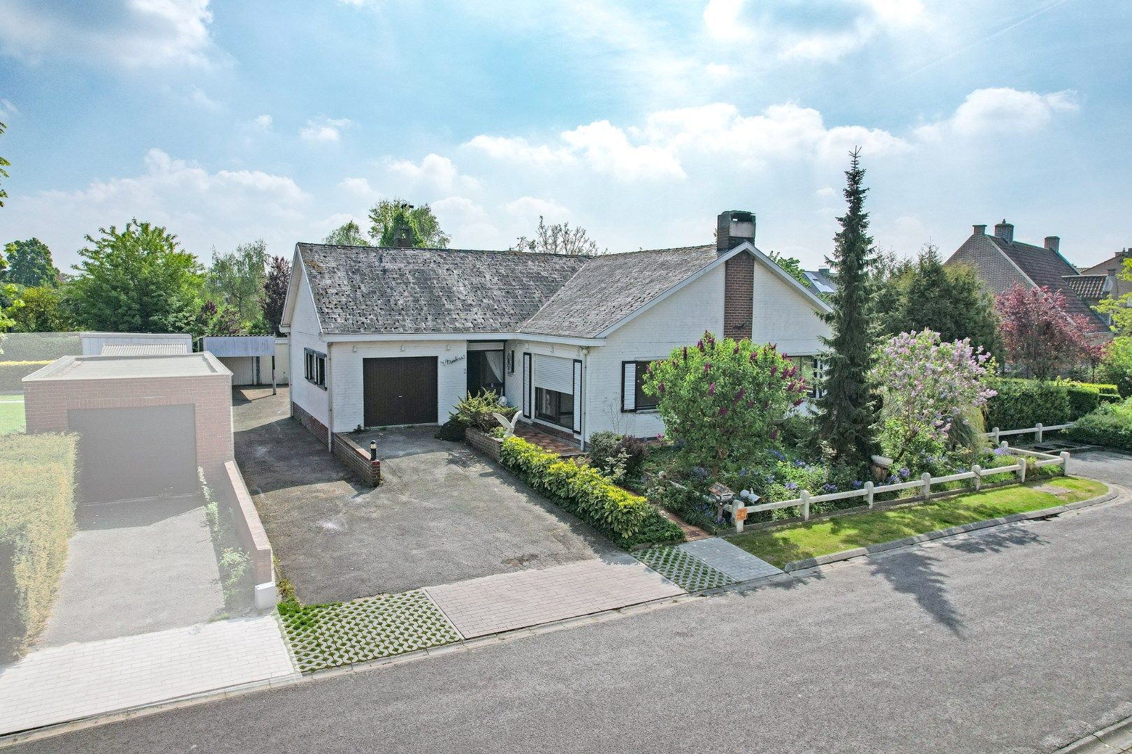Hoofdfoto van de publicatie: Gelijkvloers villa op 750m² in centrum Diksmuide!