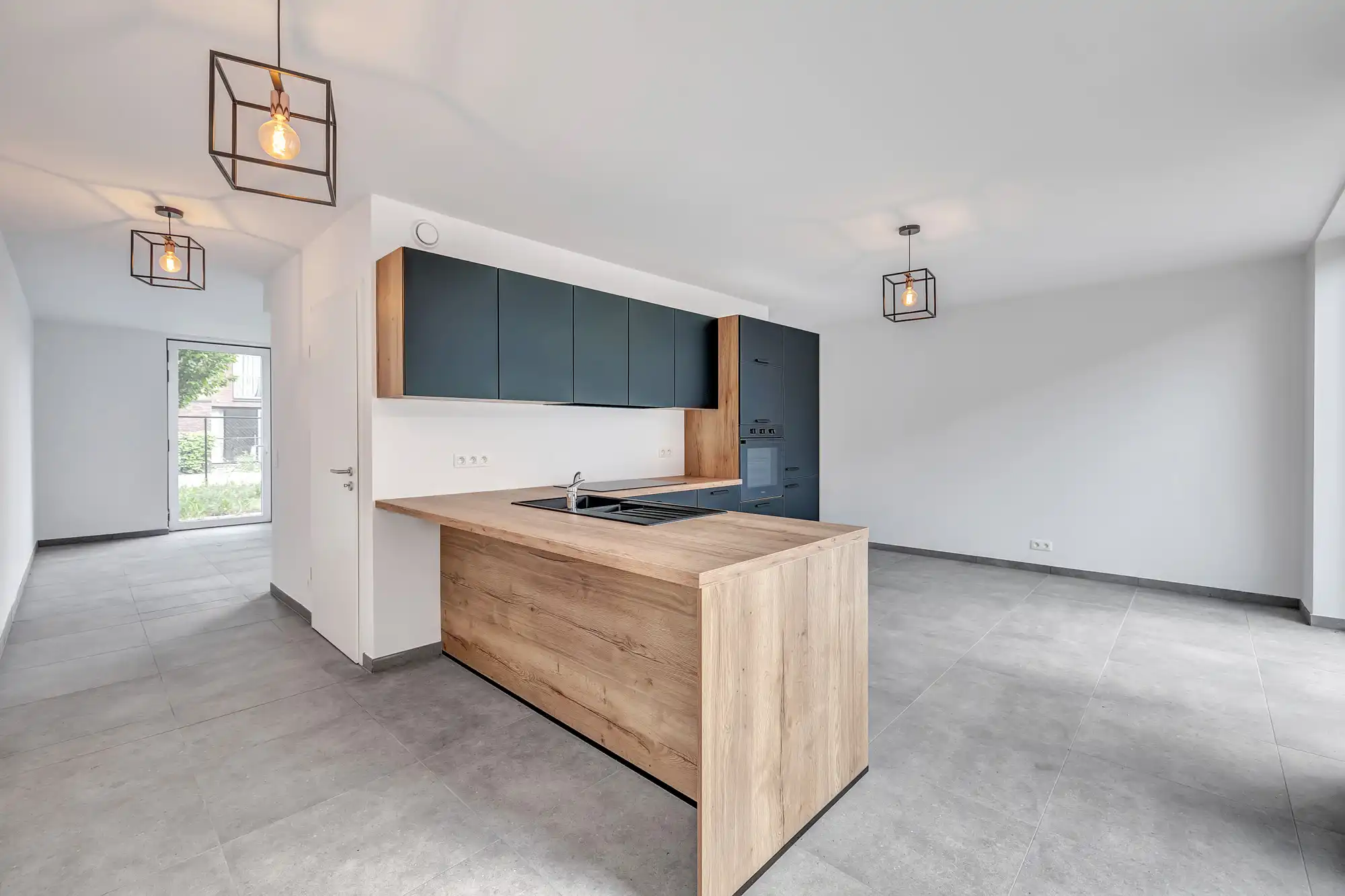 Instapklare nieuwbouwwoning met 5 slaapkamers foto 2