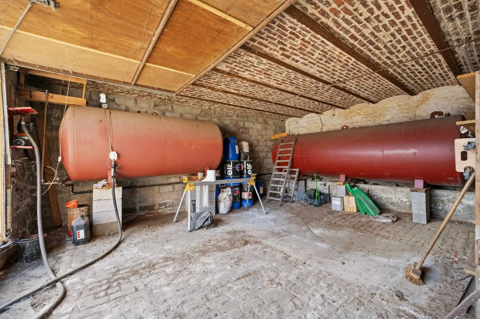 Loods met garage en tuin op ruim perceel van 827 m² foto 13
