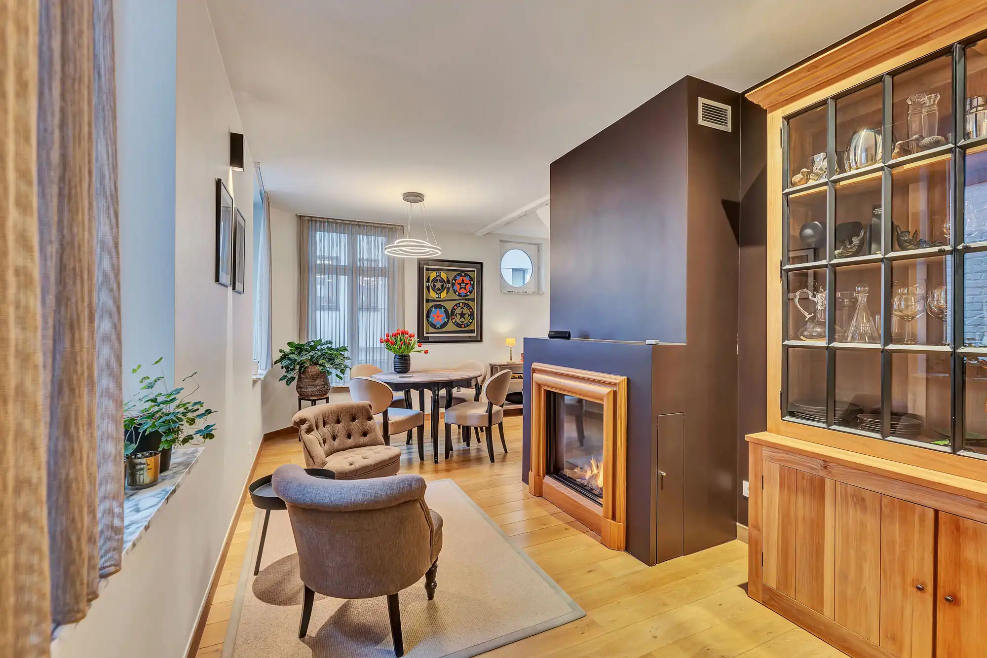 Luxueus appartement met handel gelijkvloers centrum Aalst foto 3