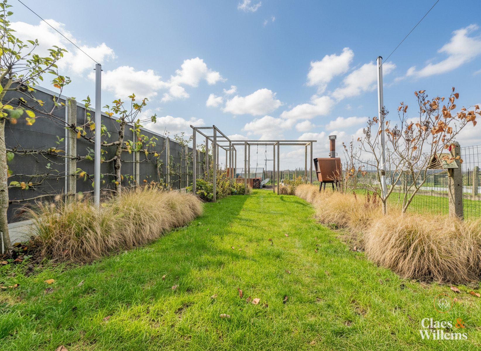Ruim huis met zonnepanelen en vrije tuin  foto 23