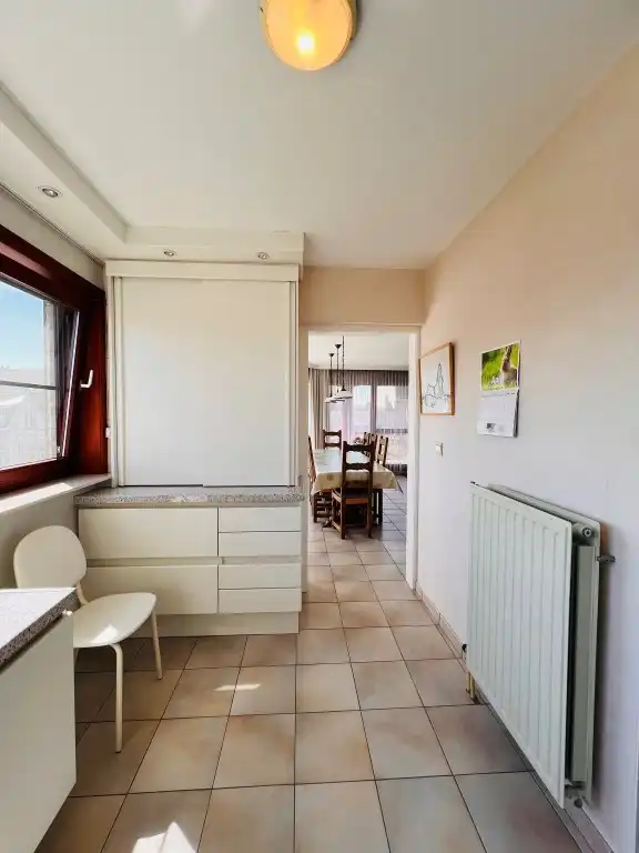 Ruim woonappartement met 3 slaapkamers en carport foto 11