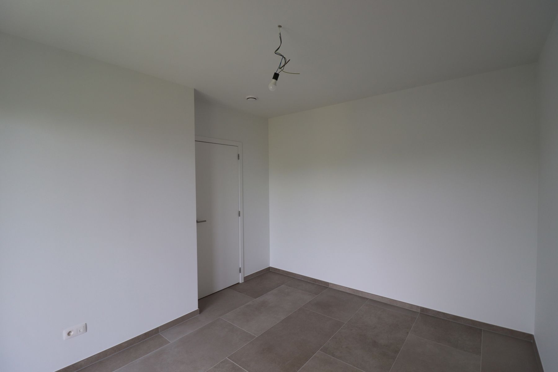 Prachtig nieuwbouwappartement op de bovenste verdieping met 2 terrassen, autostaanplaats en berging. foto 12