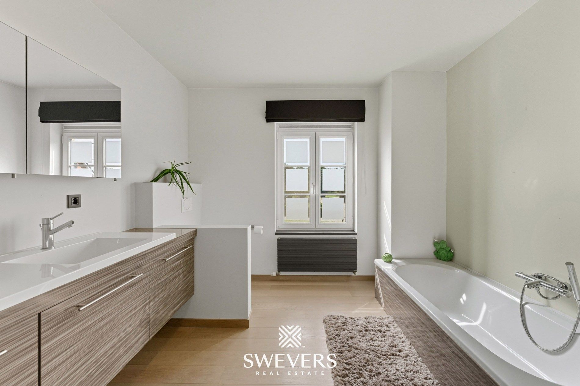 HOB met 3 slaapkamers, bureau en zwembad   foto 15