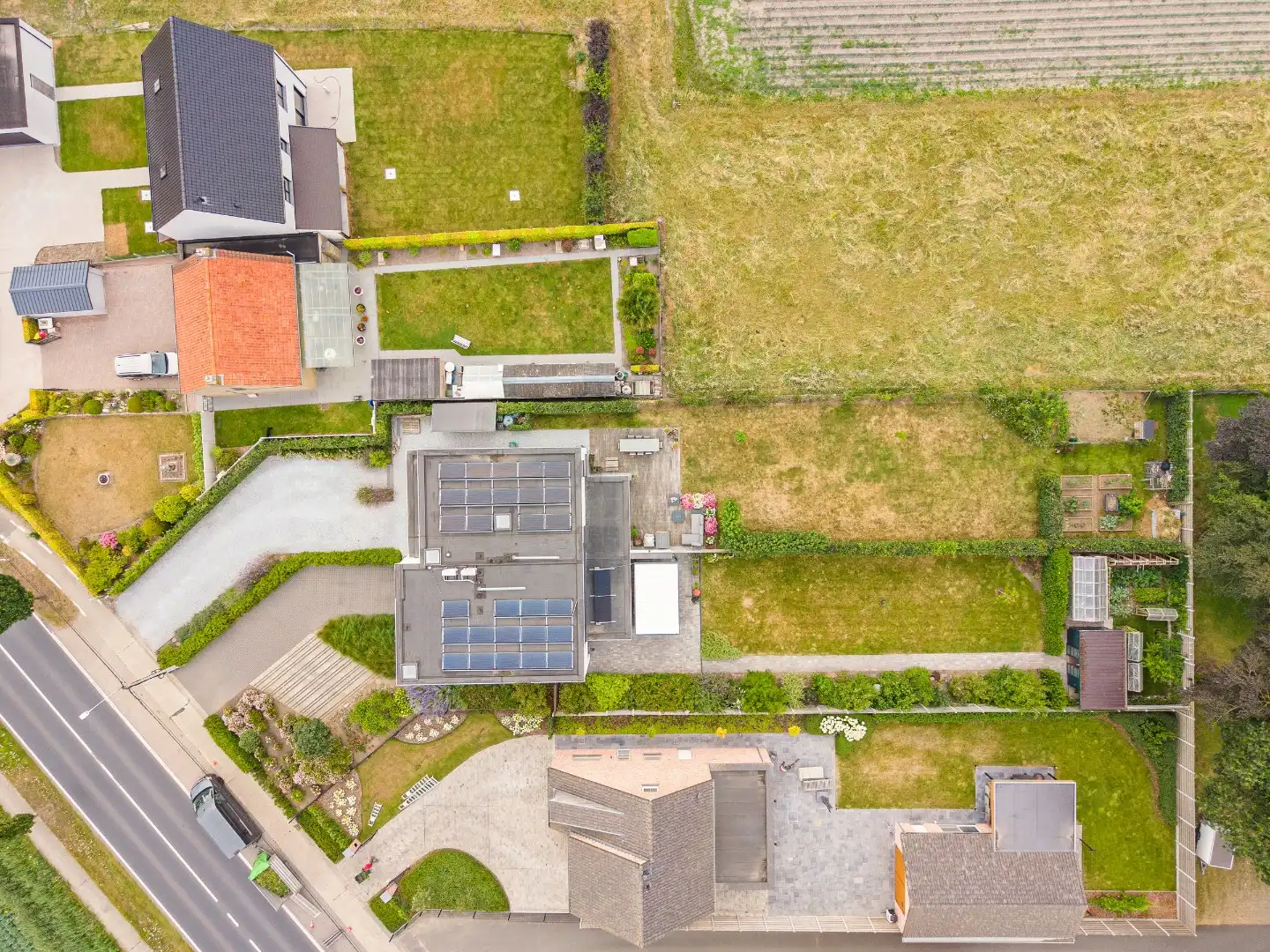 Recente en energiezuinige woning met 3 slaapkamers, ruime garage en tuin. foto 27