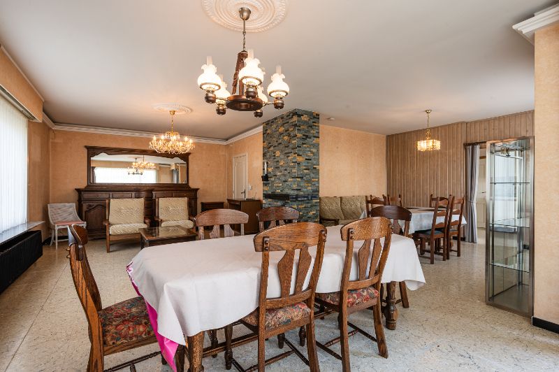 Zeer degelijke woning met veel potentieel foto 11