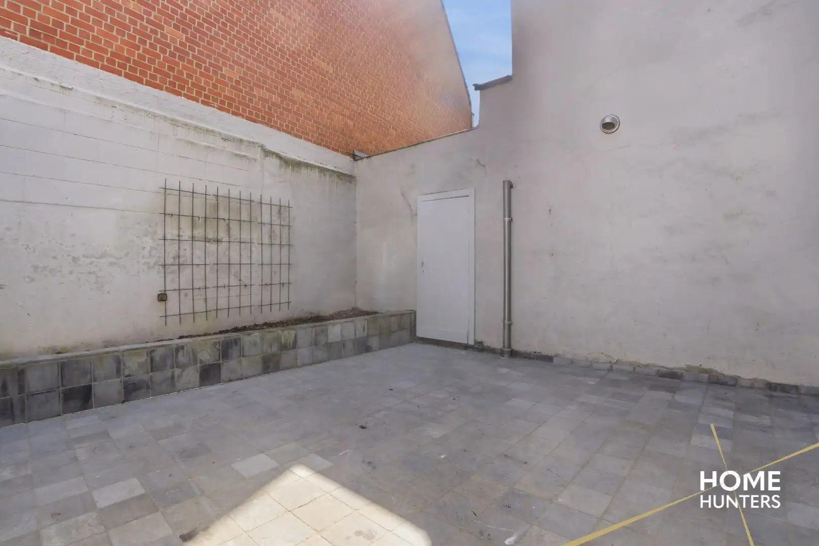 Charmante en instapklare woning met unieke stadskoer en garage foto 9