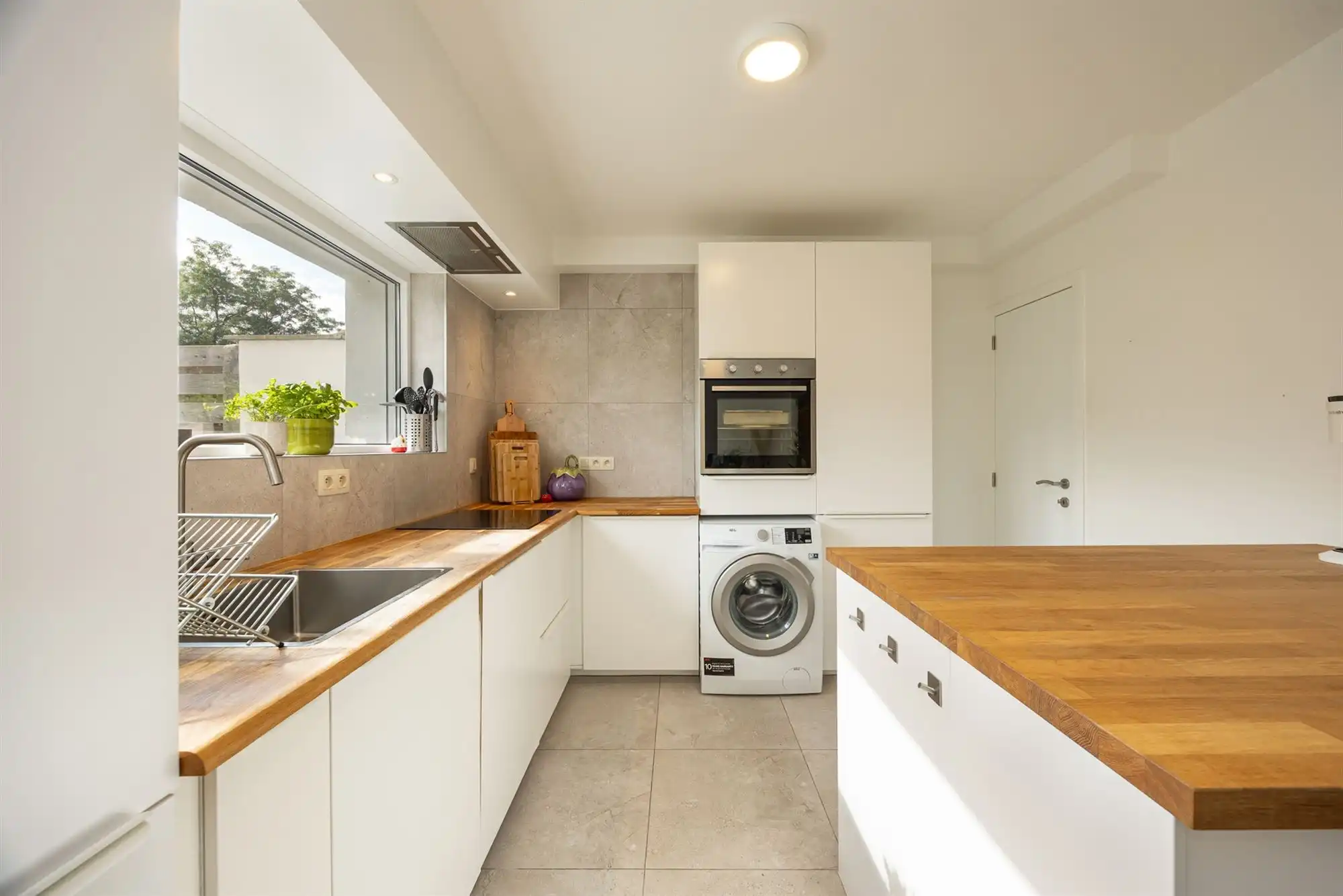 Instapklaar huis met drie slaapkamers en tuin  foto 9