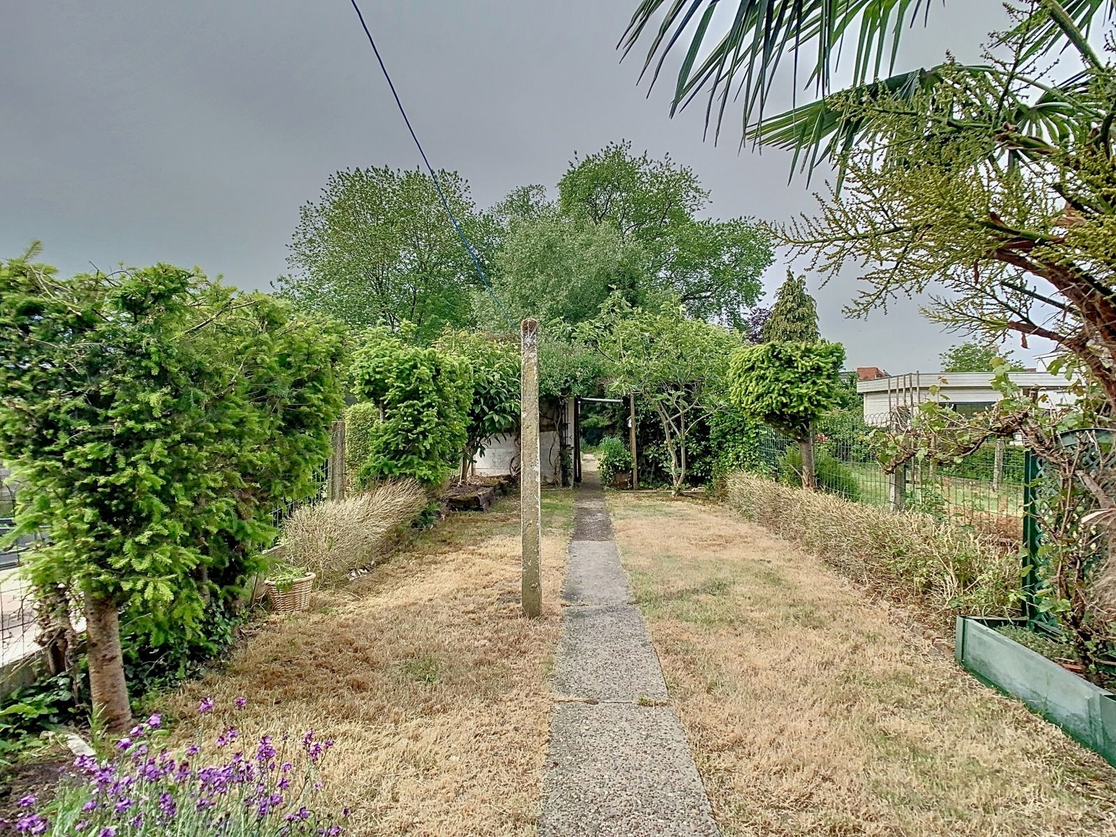 Mooie stadswoning met 2 SLPK,tuin en optionele garage! foto 19