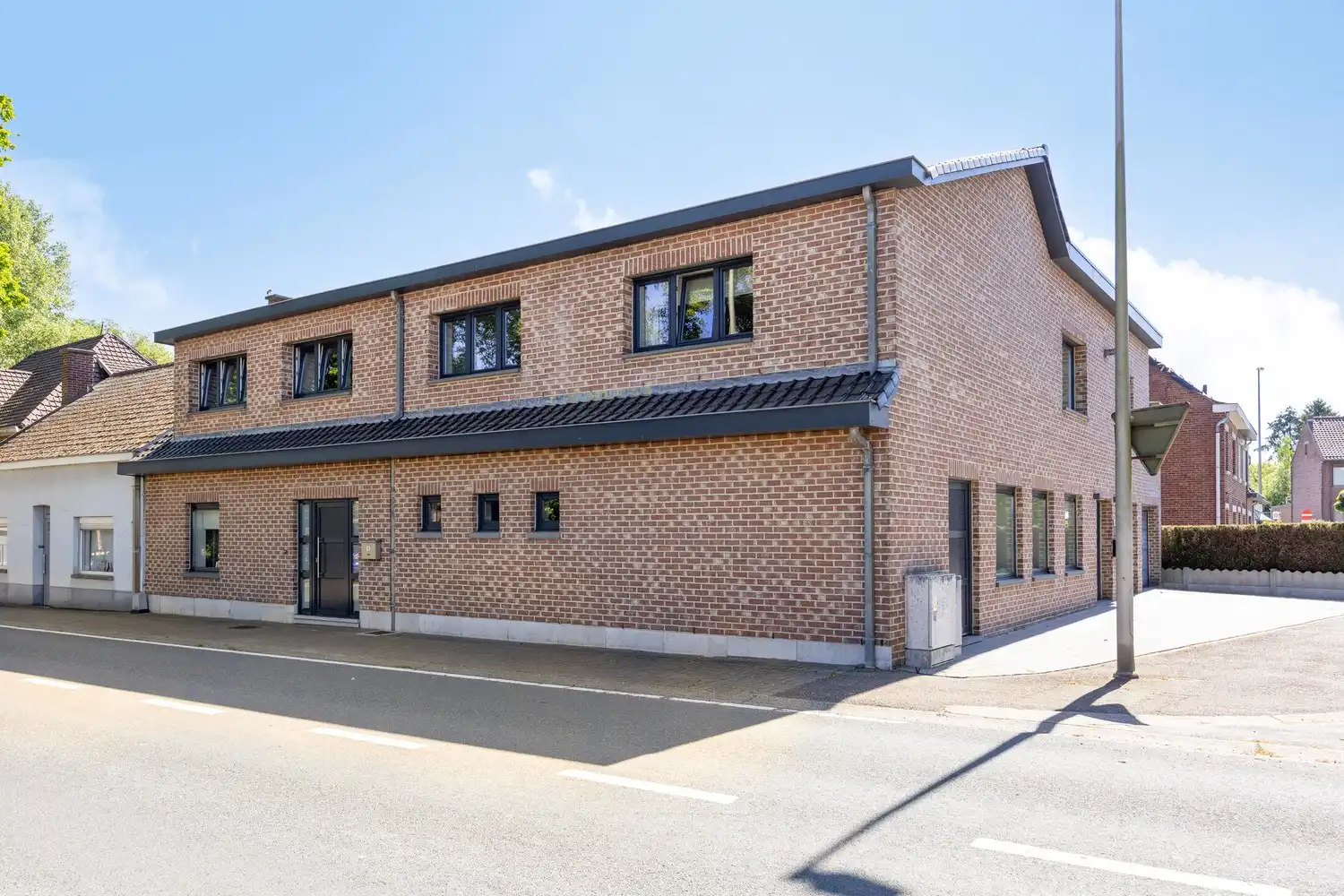 Stijlvol wonen in As: ruime, instapklare woning met tuin en garage foto 43