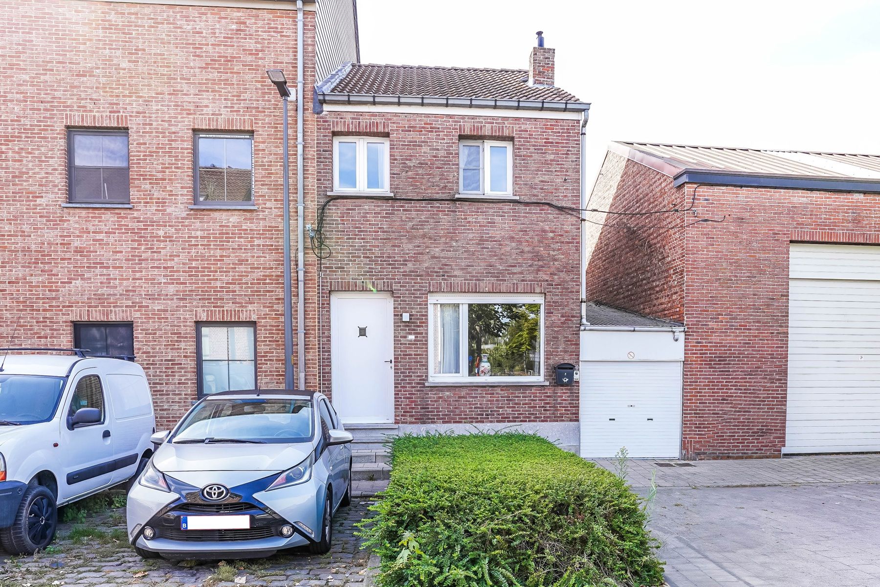 Te renoveren rijwoning met tuin te Steenhuffel foto 2