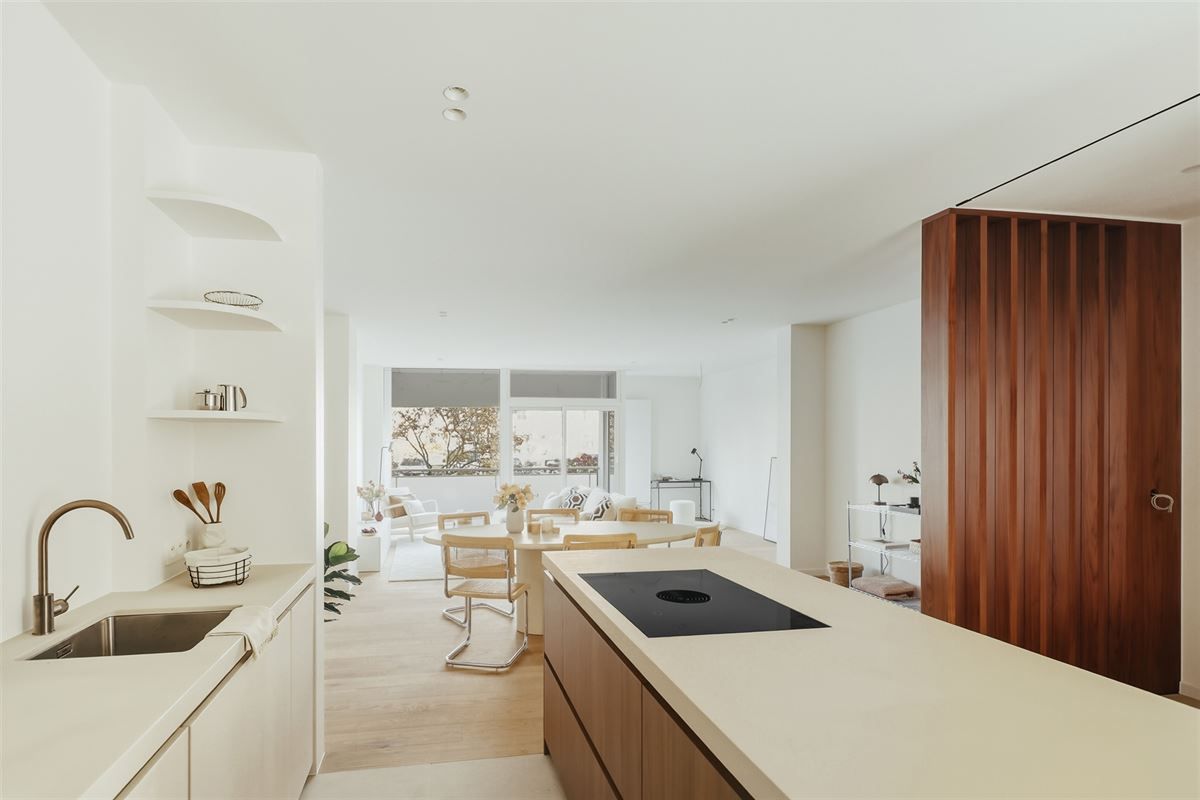 Luxueus gerenoveerd gelijkvloers appartement met 40m² terras foto 6