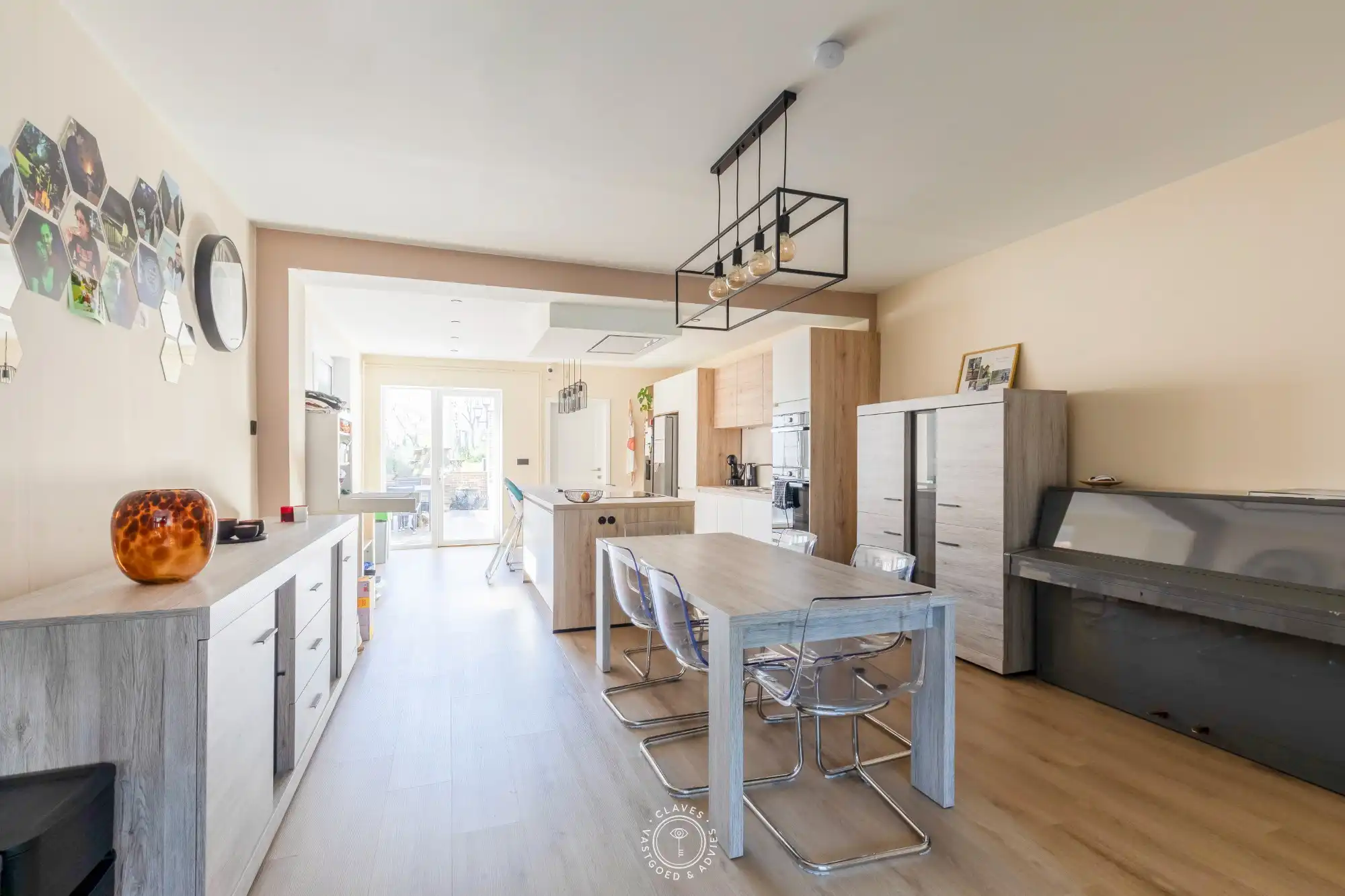 Toffe woning met vier slaapkamers en een prachtig uitzicht foto 3