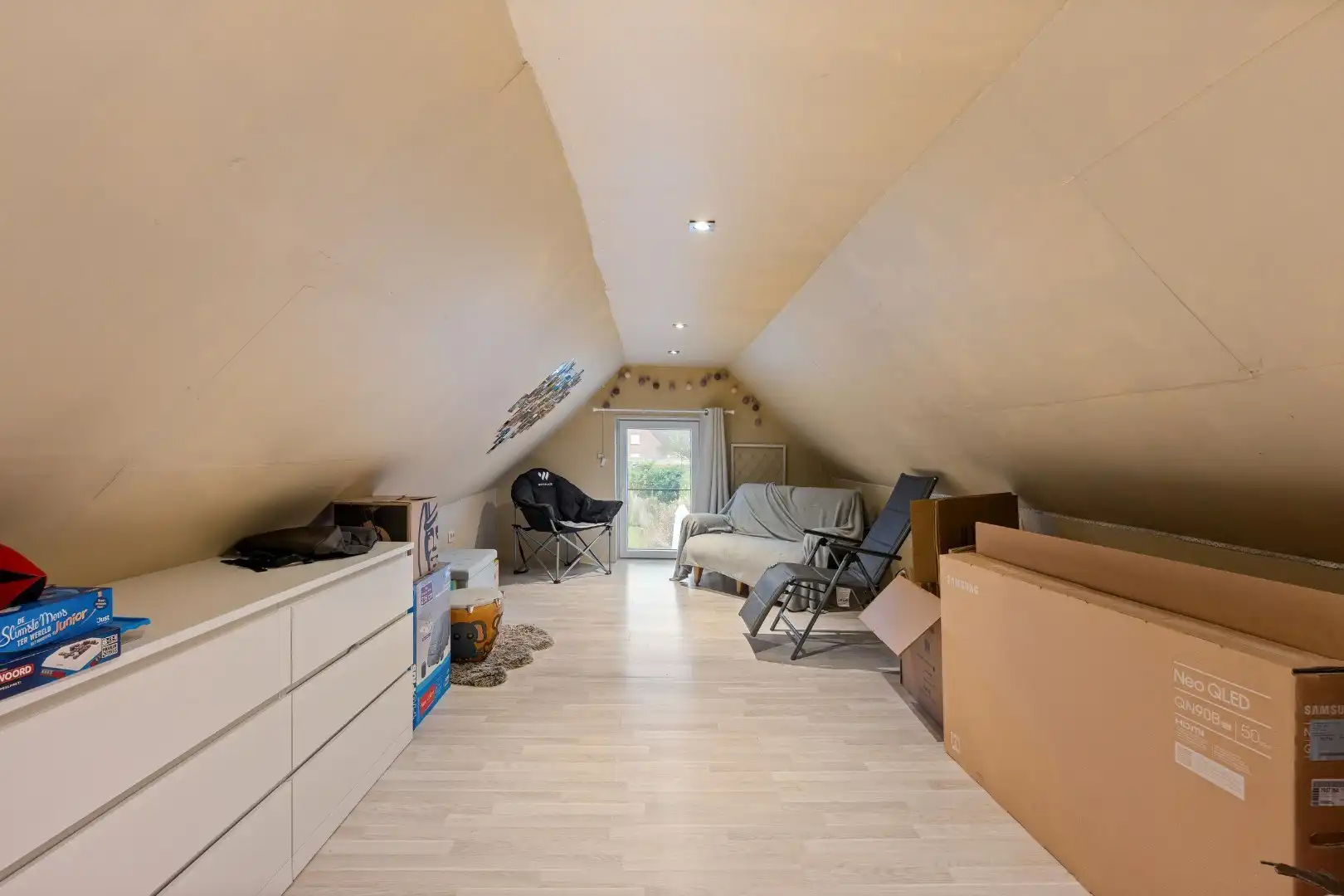 Instapklare halfopen woning met 5 slaapkamers, zonnige tuin en garage in Roeselare foto 16