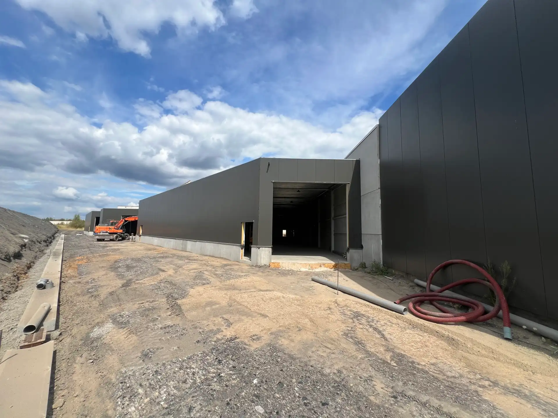 Bedrijfsgebouw op toplocatie in Houthalen, direct aan de E314 foto 17