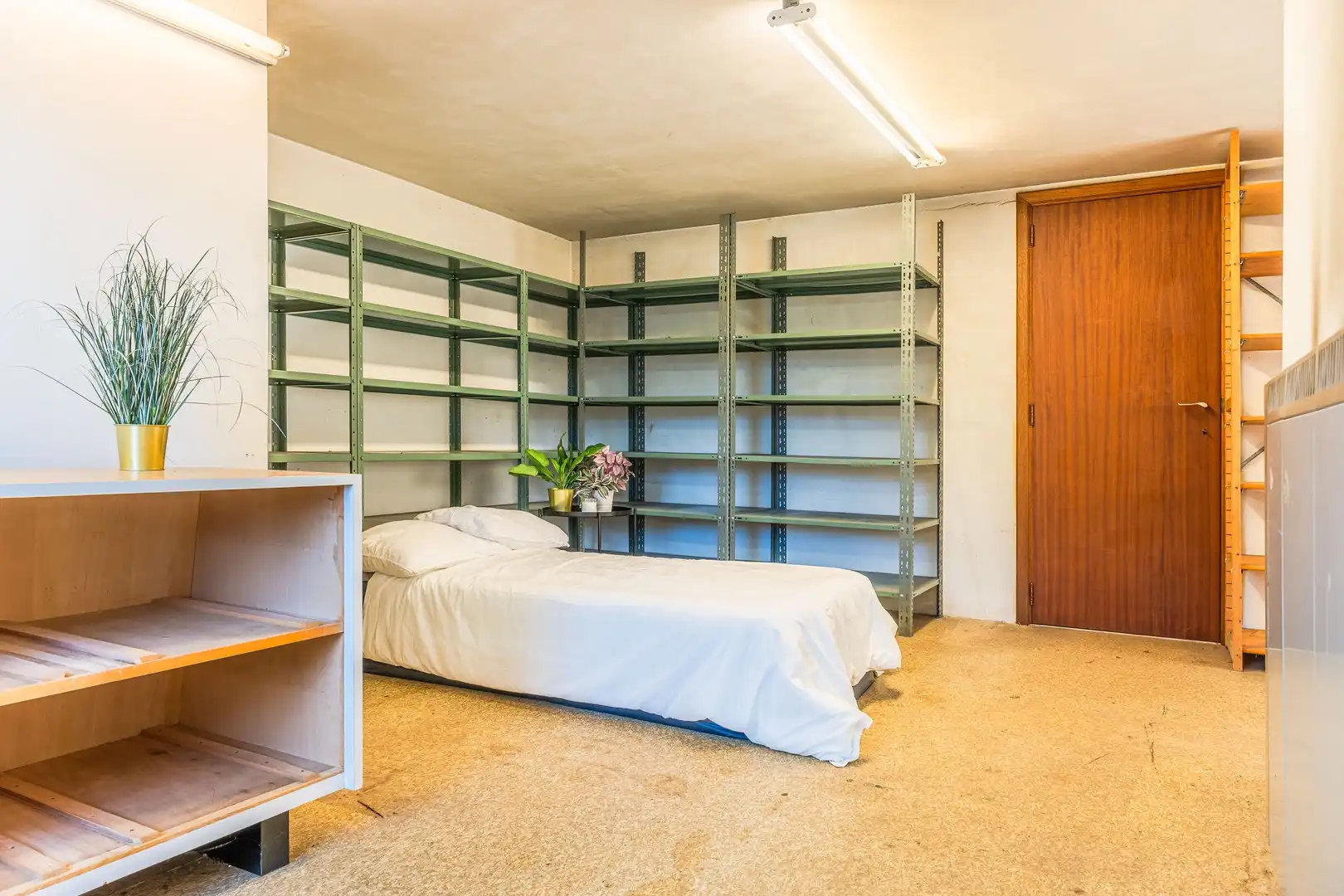 Te renoveren halfopen woning met diepe tuin foto 19