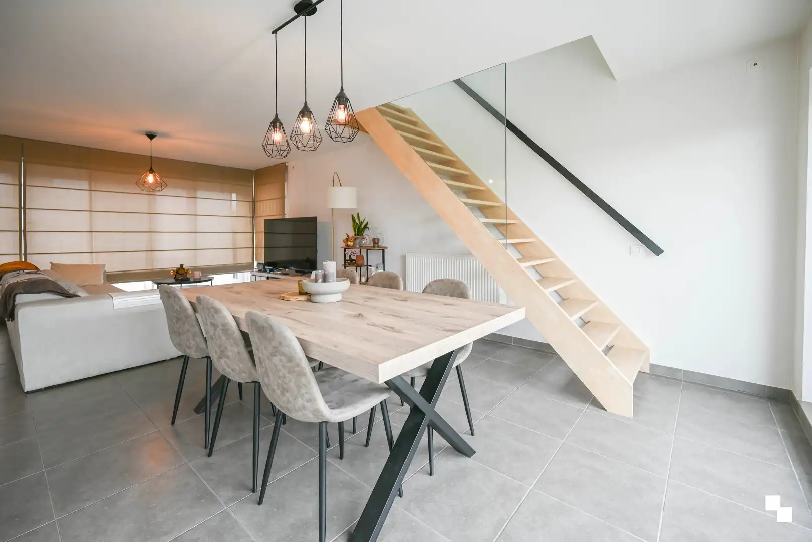 Zeer ruim appartement in het centrum van Oostrozebeke foto 5