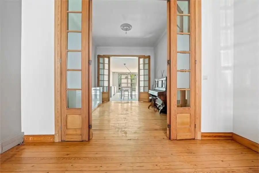 PRACHTIG HERENHUIS MET VEEL CHARME IN HET CENTRUM VAN SINT-TRUIDEN foto 6