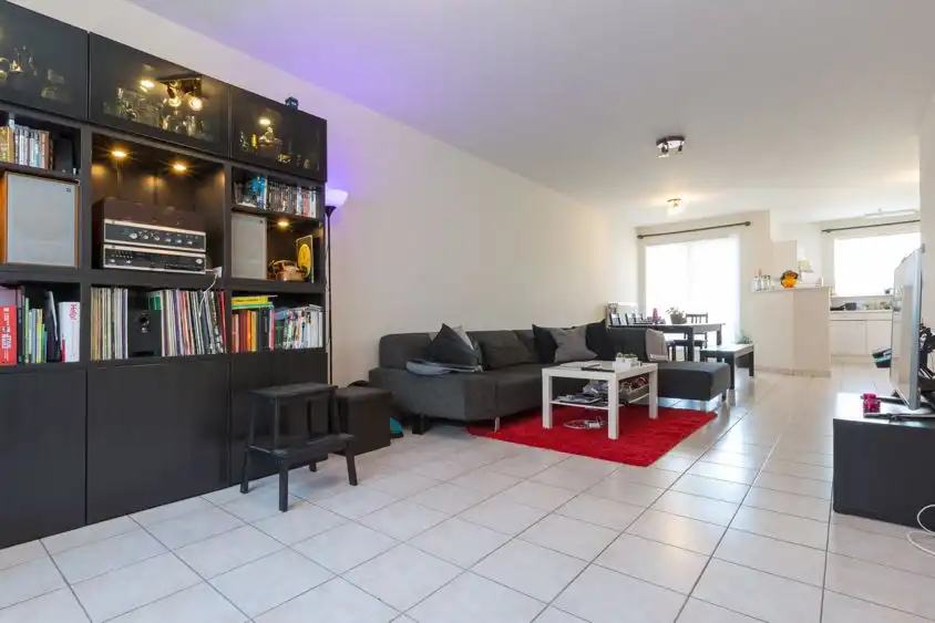 ZEER RUIM APPARTEMENT MET GARAGE, CENTRUM DIEST! foto 6