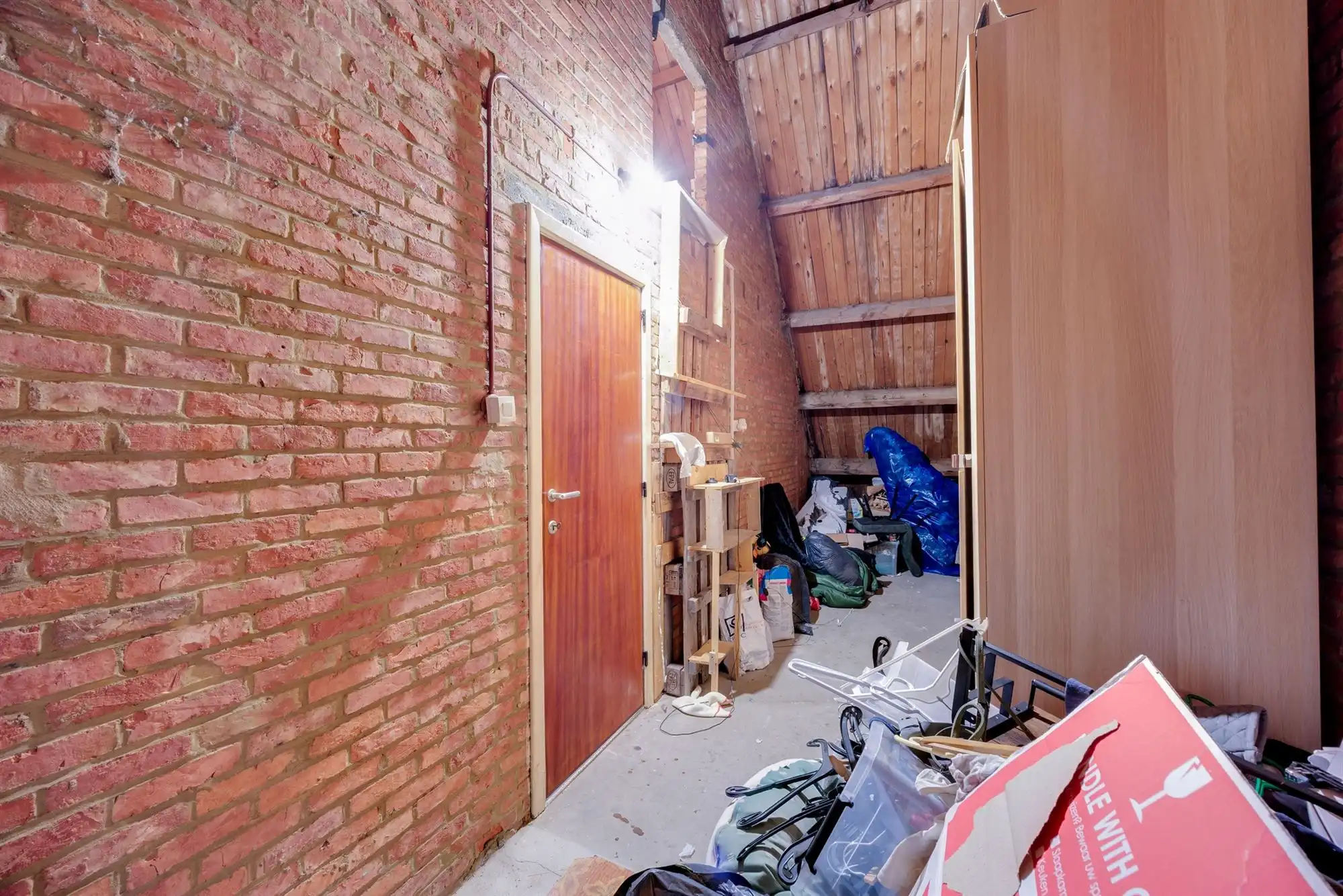 Instapklare woning met 4 (mog 5.) slaapkamers en tuin op rustige locatie!  foto 17
