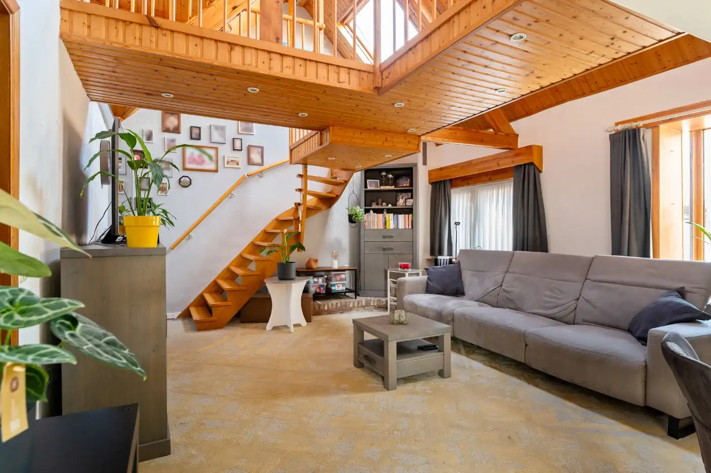 Top gelegen, charmante, vrijstaande woning met 3 slpk. en prachtige zuid-tuin foto 2