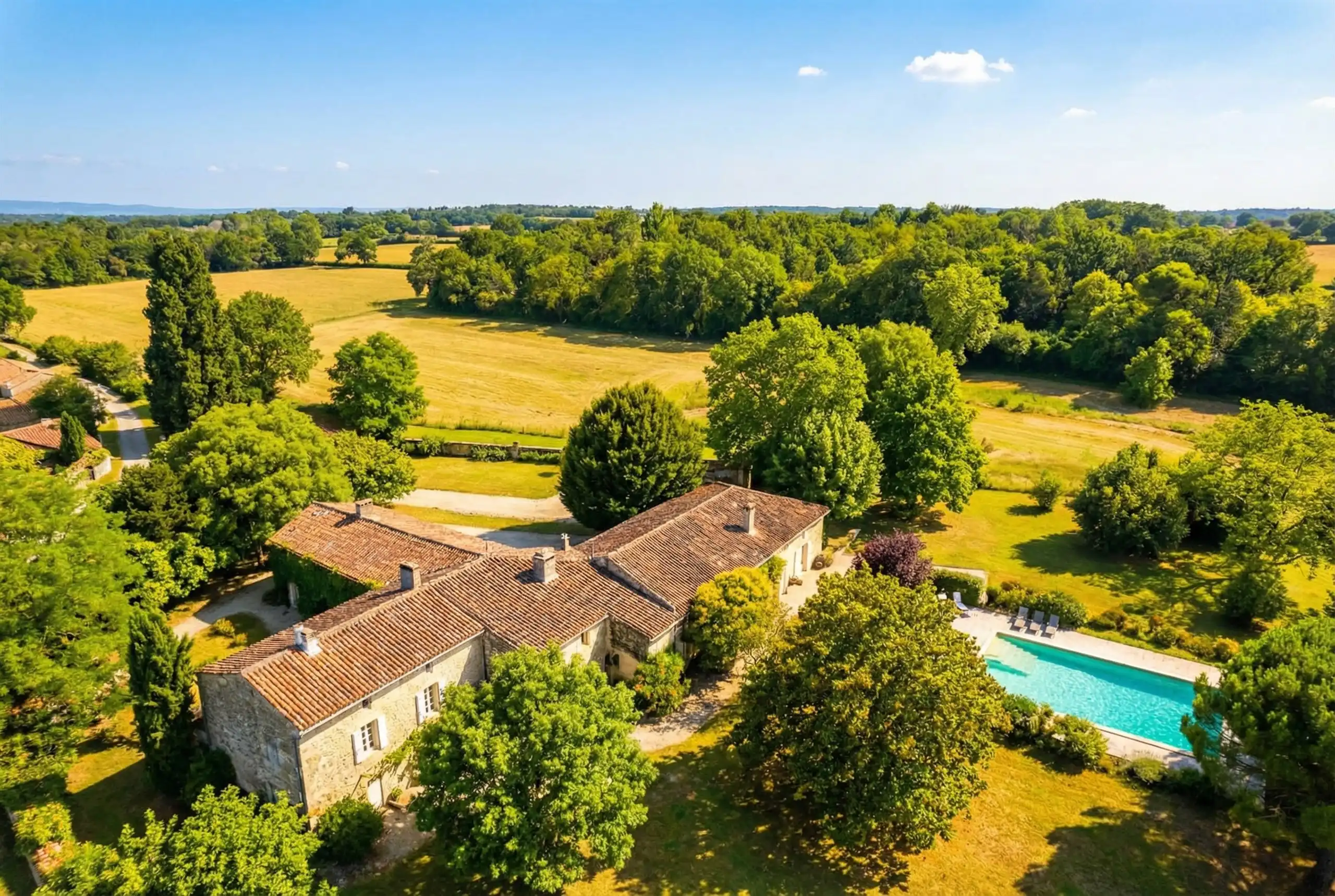 Vakantiegeluk te koop! Romantische eigendom op de heuveltop foto {{pictureIndex}}