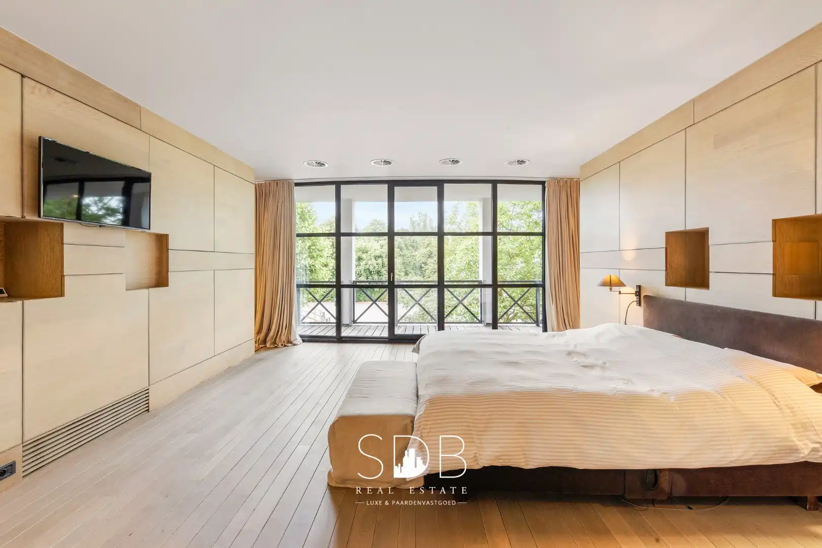 Prachtige villa met hippische accommodatie en graslanden mogelijkheid tot 23 ha foto 17