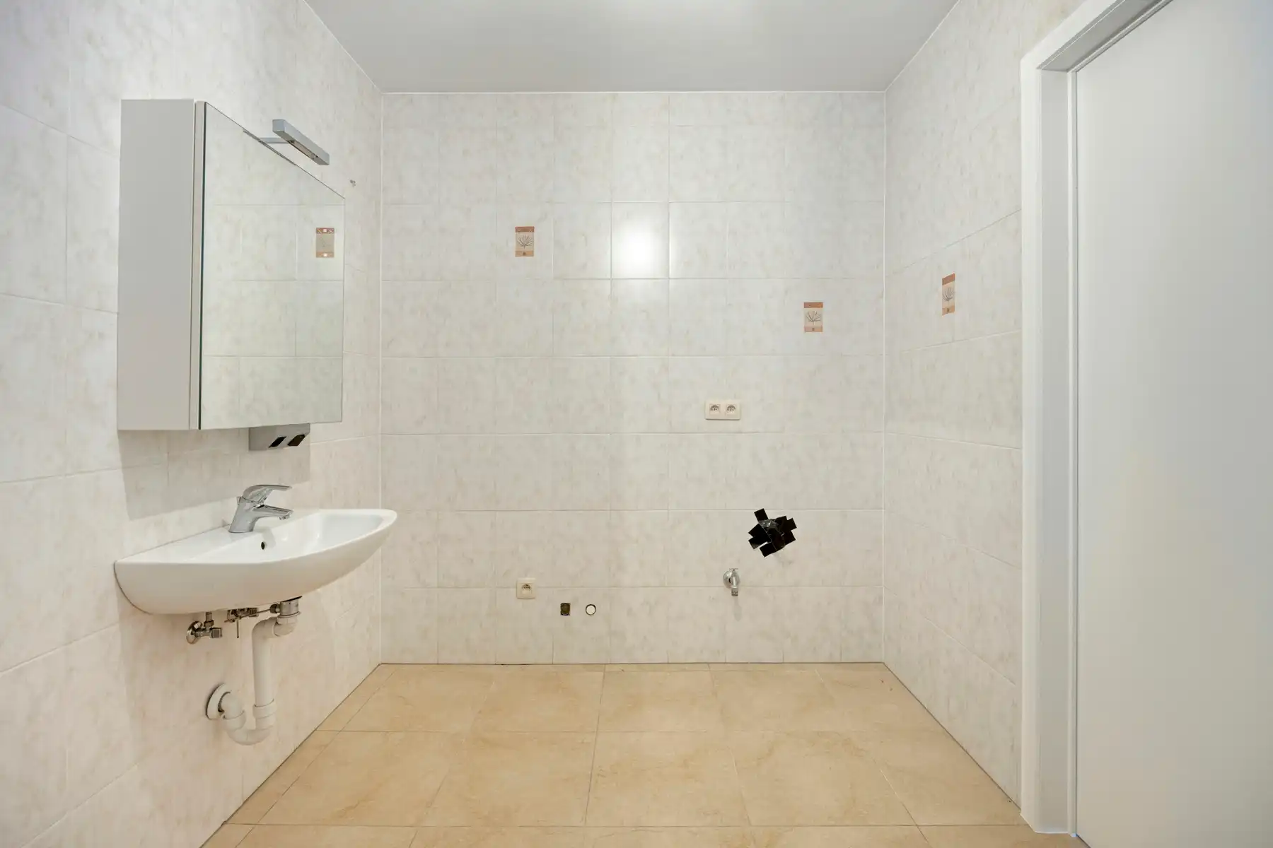 Gelijkvloers appartement met 2 slaapkamers, 2 garages, EPC B foto 11