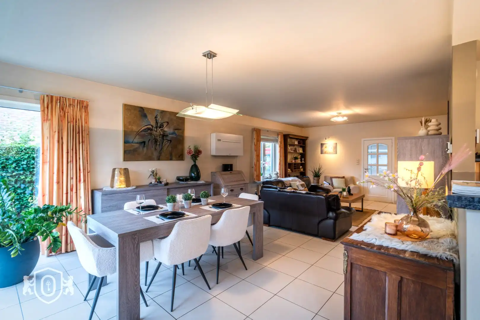 Halfopen 4-slpkr woning met tuin & garage foto 8