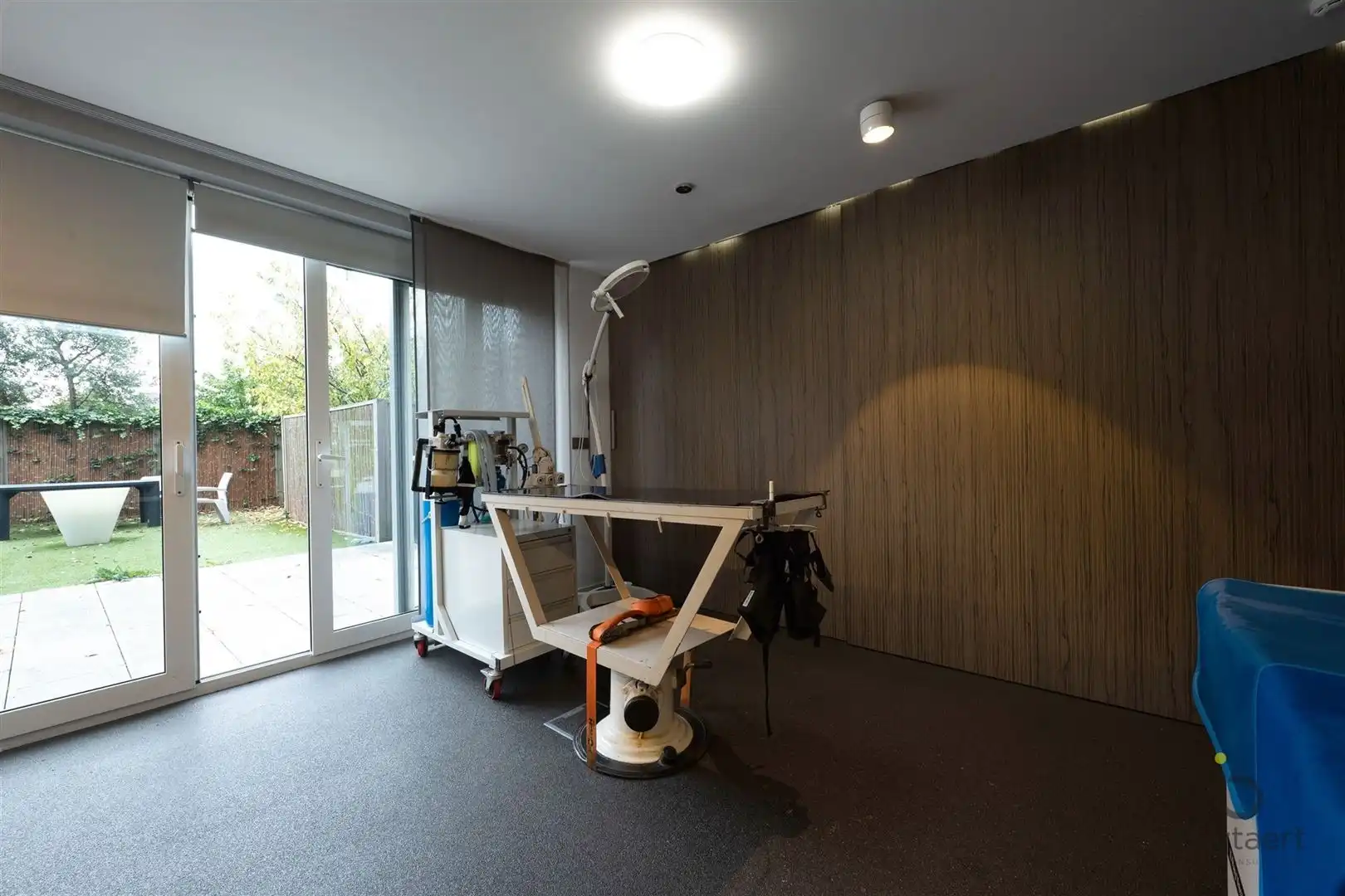 RUIME EN LICHTRIJKE PRAKTIJK IN GELIJKVLOERSAPPARTEMENT MET PRIVÉ-TUIN foto 25