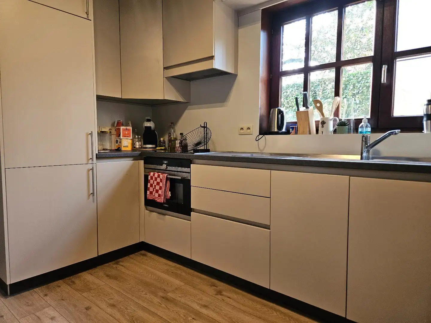 Halfopen bebouwing met 3 slaapkamers in het centrum van Mol! foto 4