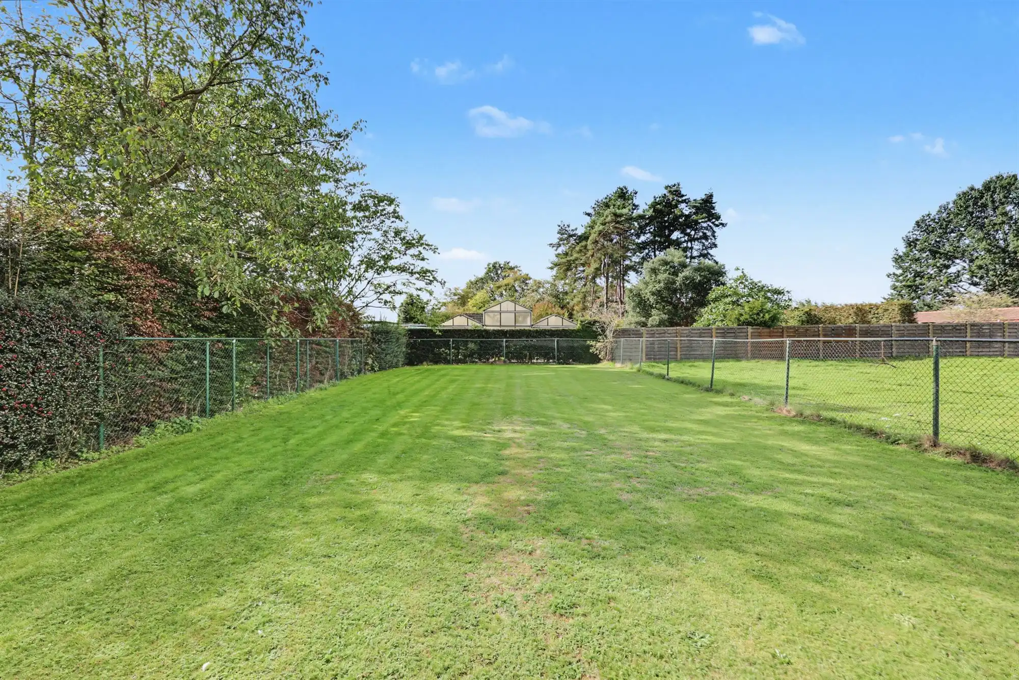 Instapklare woning op ruim perceel met paardenstallen foto 28