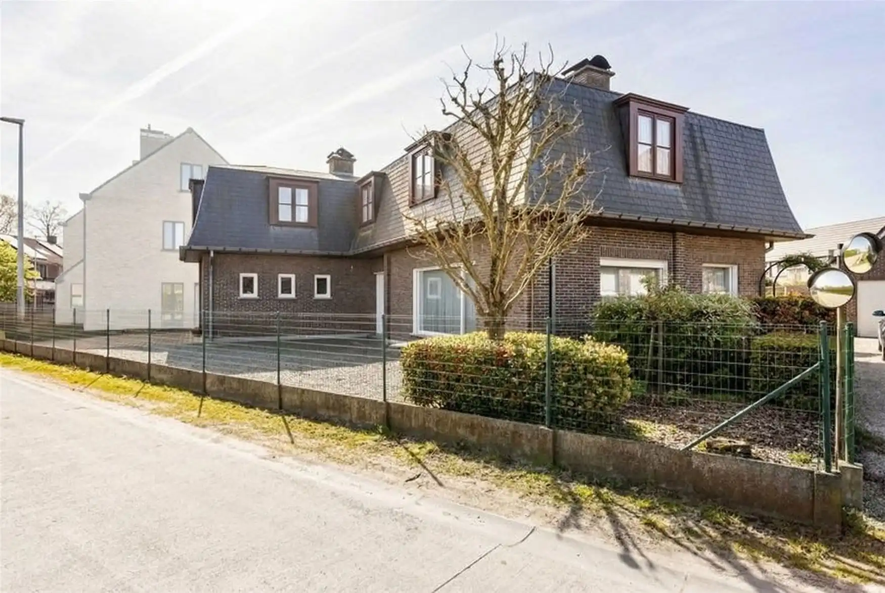 Ruime open bebouwing met zonnige tuin in Bachte-Maria-Leerne.  foto 2