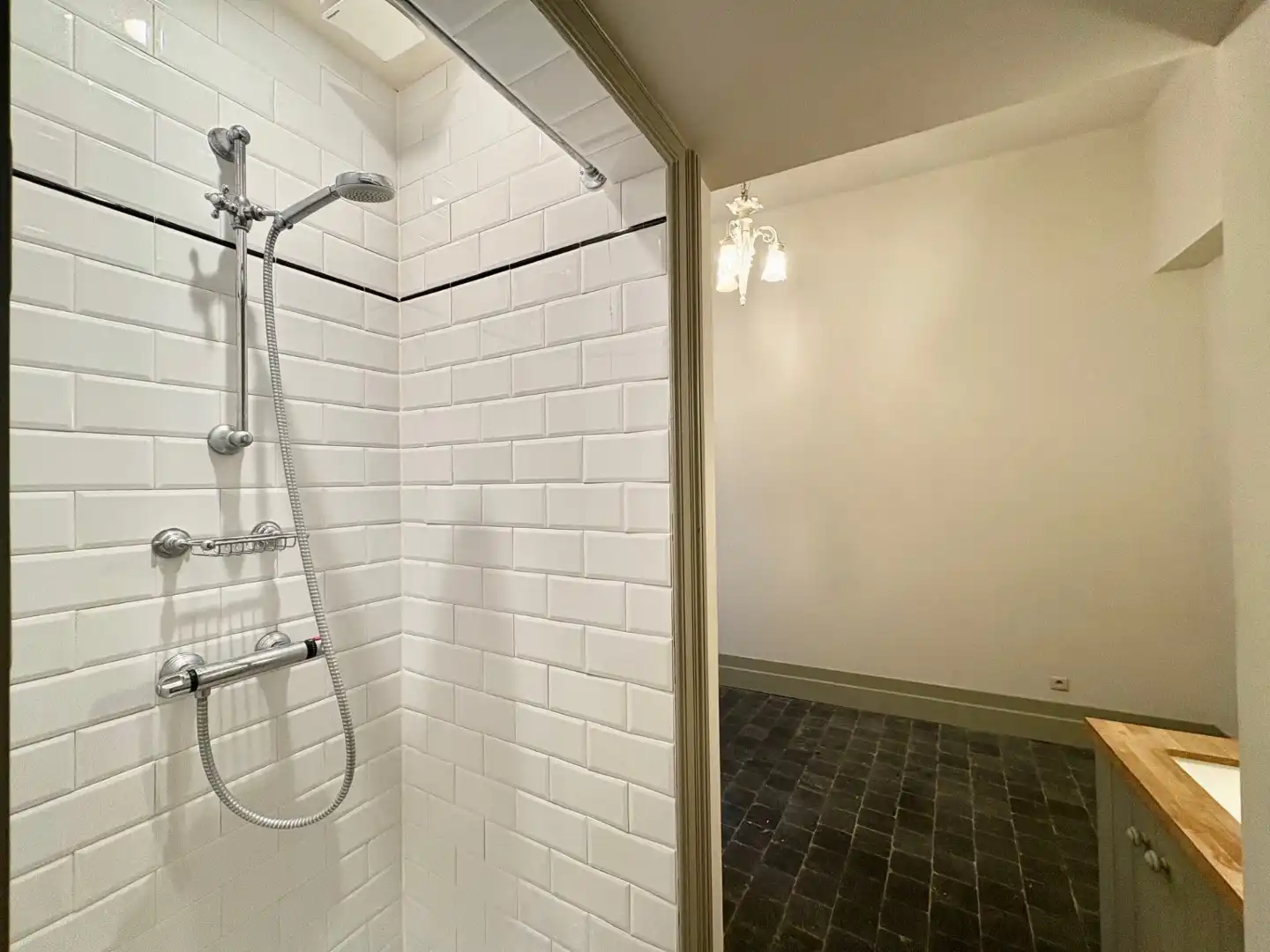 Elegante en instapklare 2-slaapkamerappartement in het groeiende Zurenborg foto 12