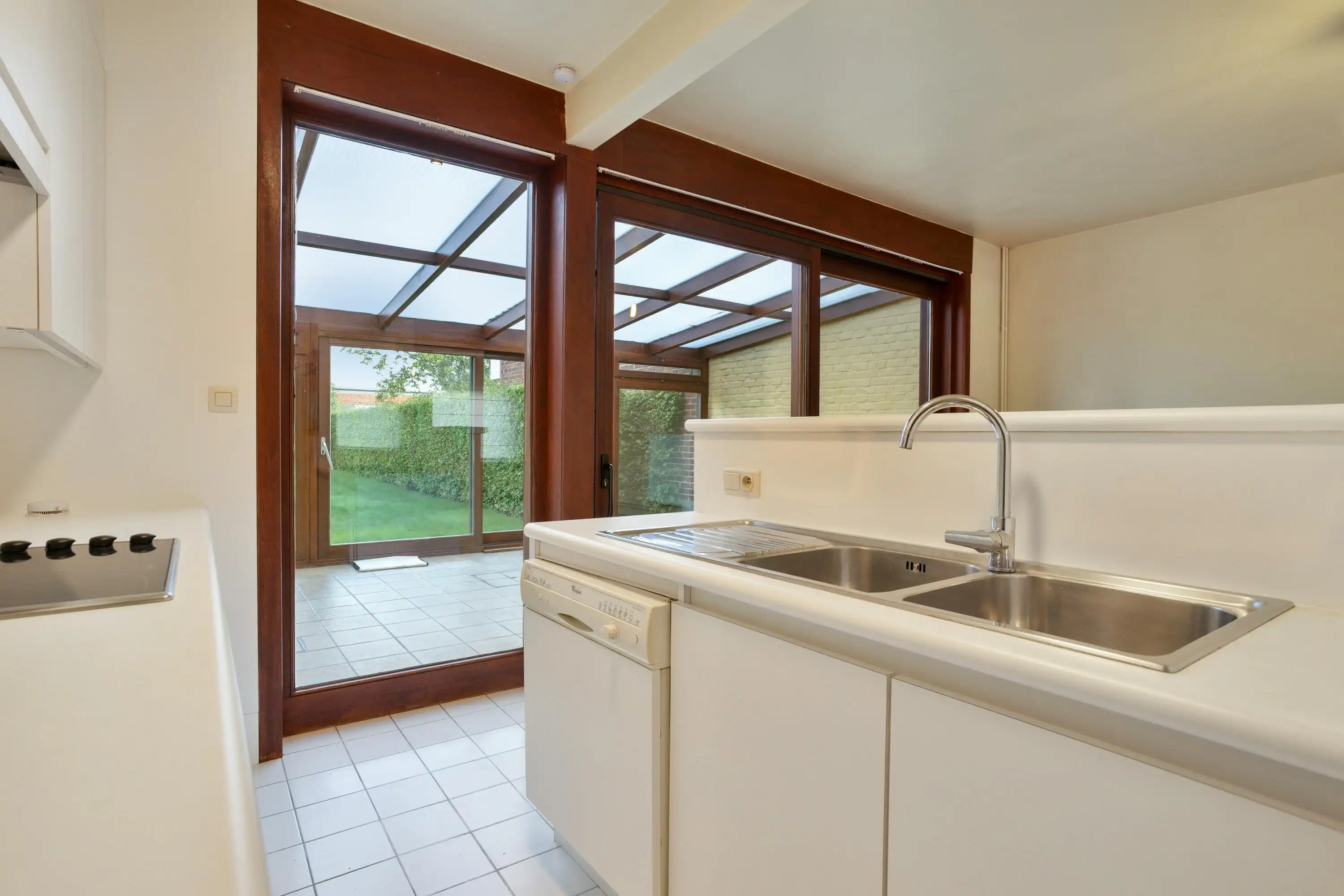 Instapklare halfopen woning met garage en tuin in Roeselare foto 11